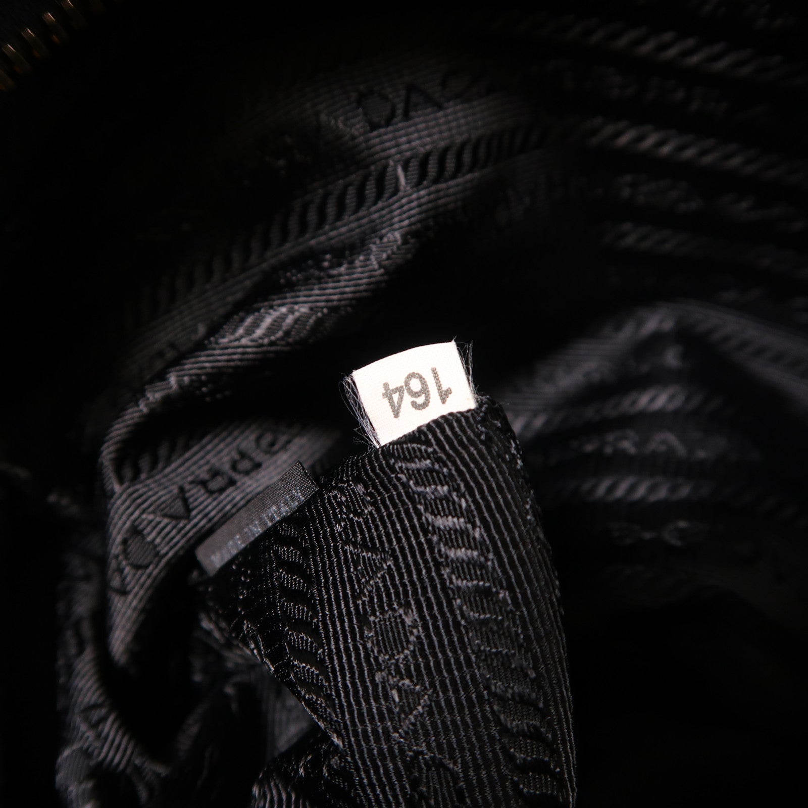 PRADA 尼龍Shoulder Bag金扣肩背袋