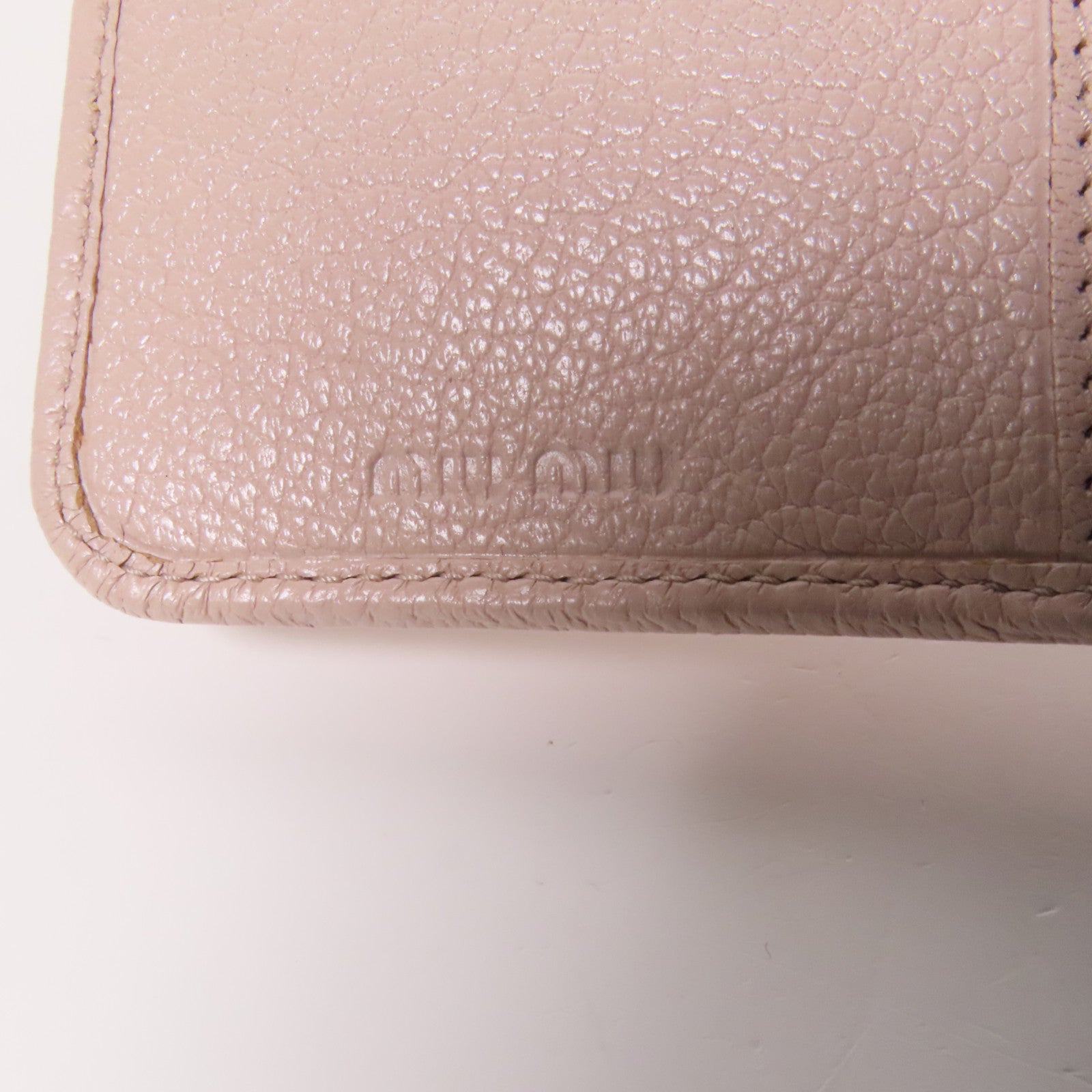 Miu Miu 牛皮皮革Trifold Wallet金扣錢包