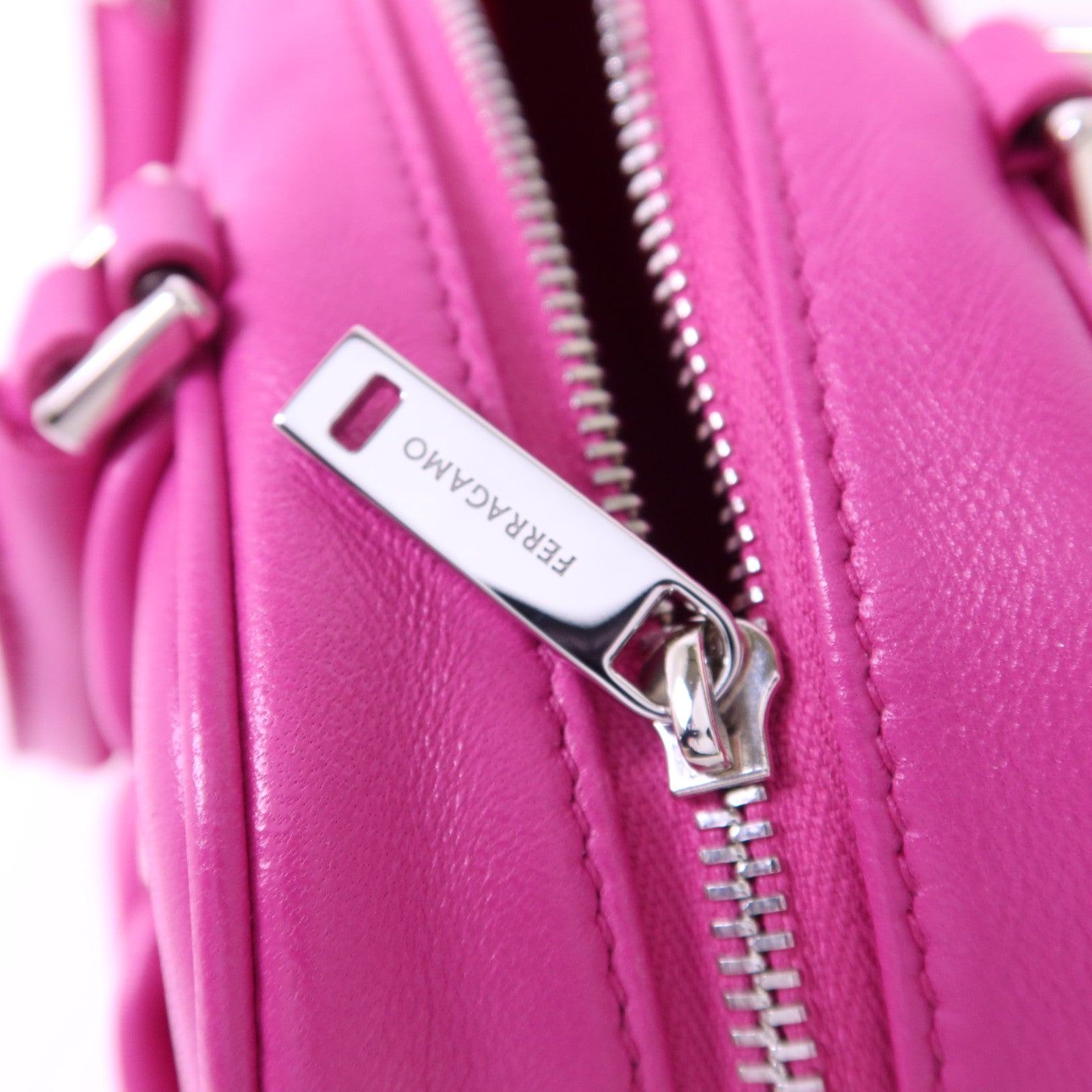 Salvatore Ferragamo 羊皮皮革2 Way Shoulder Bag銀扣手挽肩背兩用袋