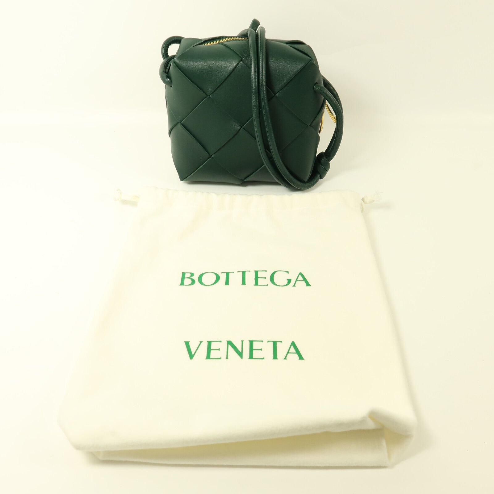 BOTTEGA VENETA 羊皮皮革Cassette Camera金扣肩背袋