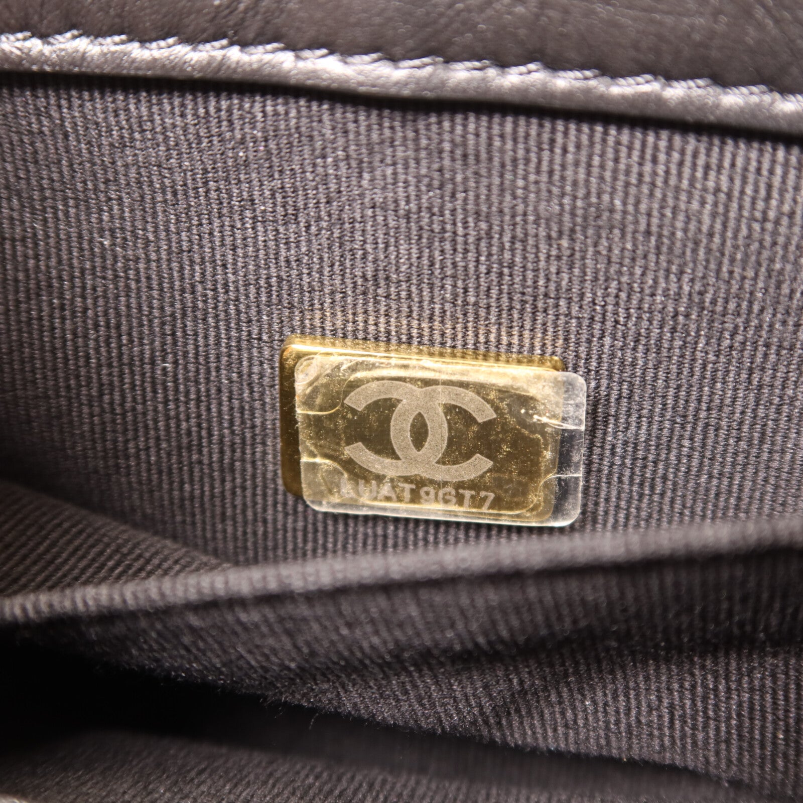 CHANEL 【激減優惠】羊皮皮革23S Graphic Catch Small Shopping Bag金扣鏈帶肩背袋