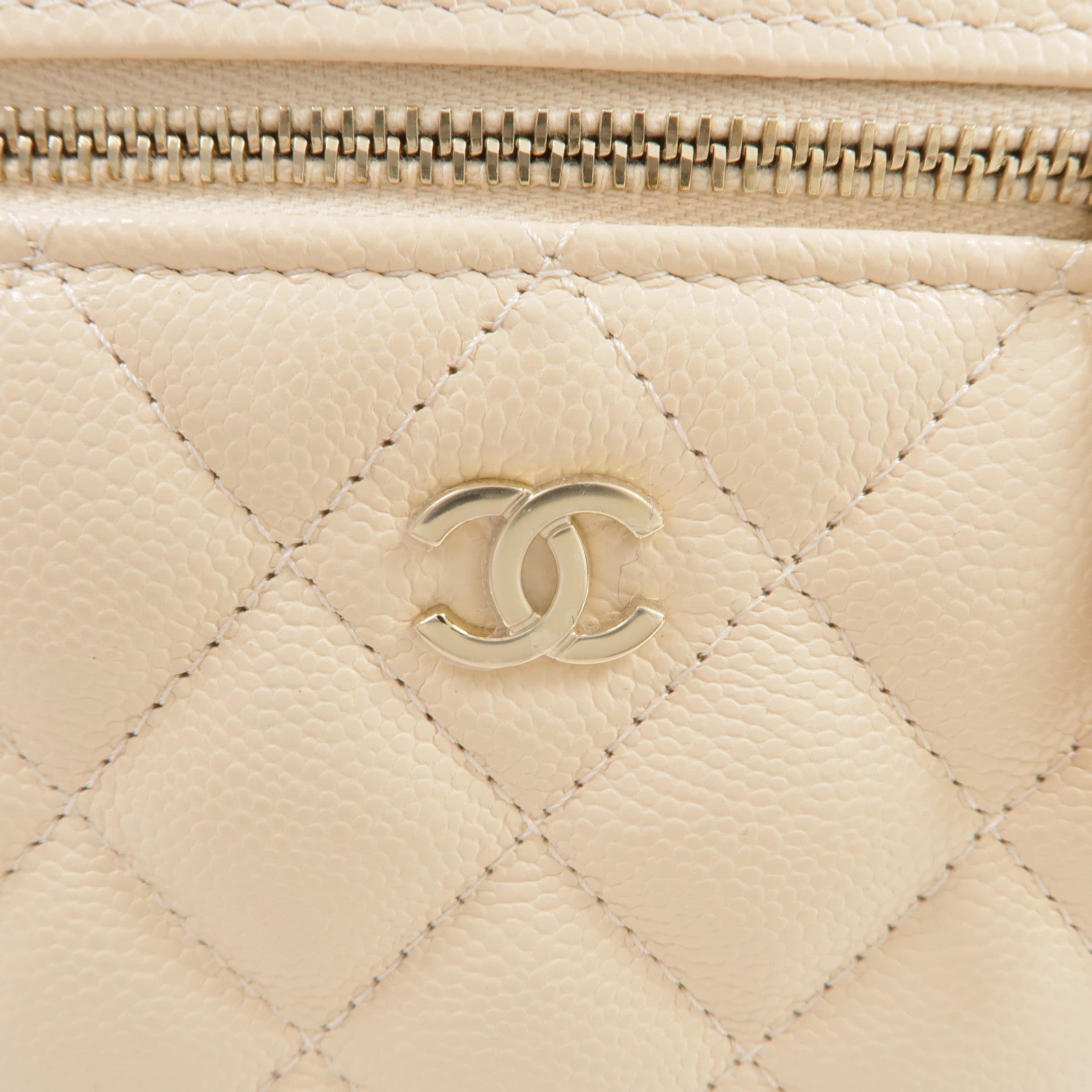 CHANEL 牛皮皮革Vanity Pouch金扣手挽袋/化妝袋