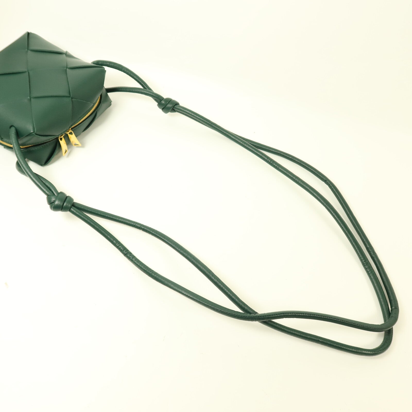 BOTTEGA VENETA 羊皮皮革Cassette Camera金扣肩背袋