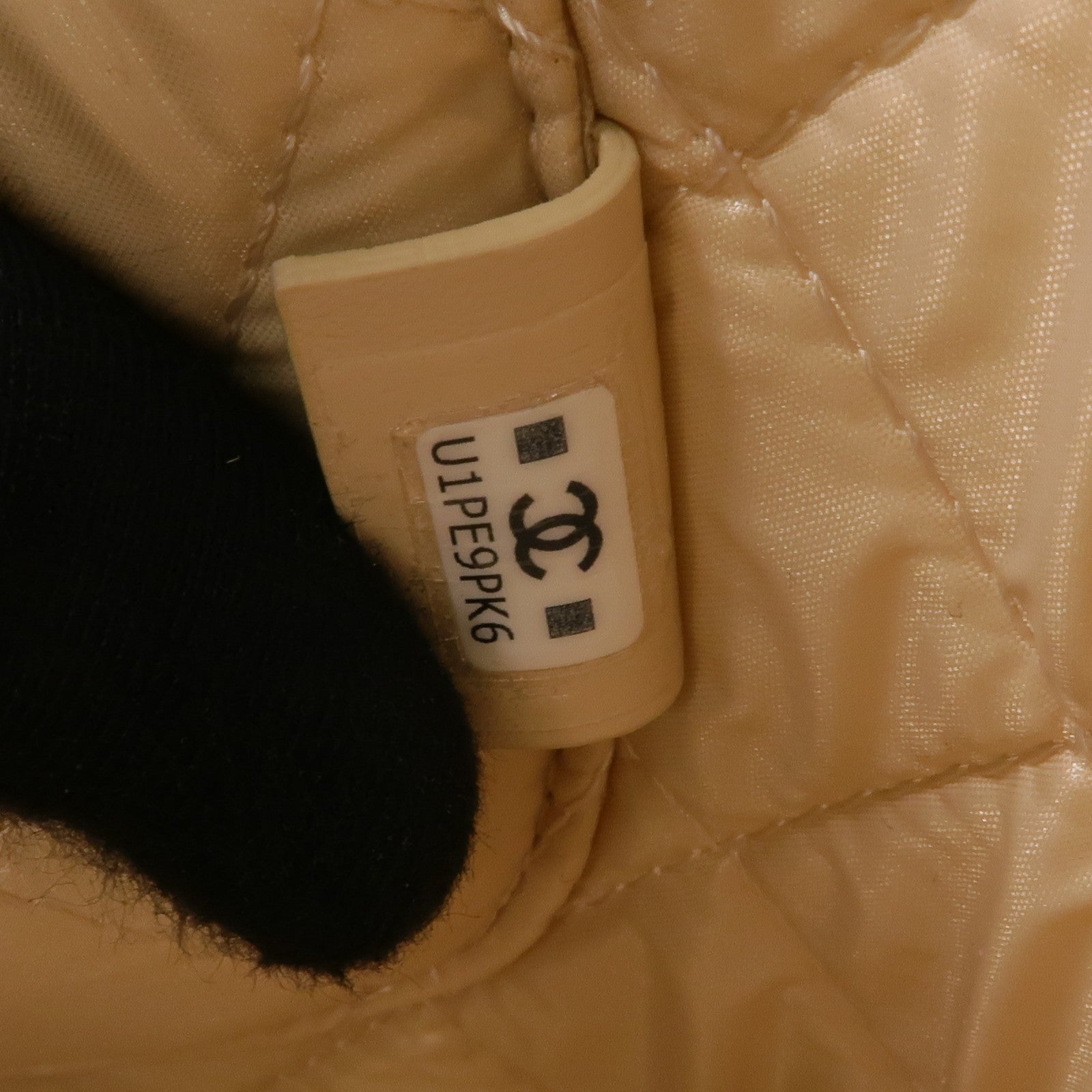 CHANEL 牛皮皮革Vanity Pouch金扣手挽袋/化妝袋