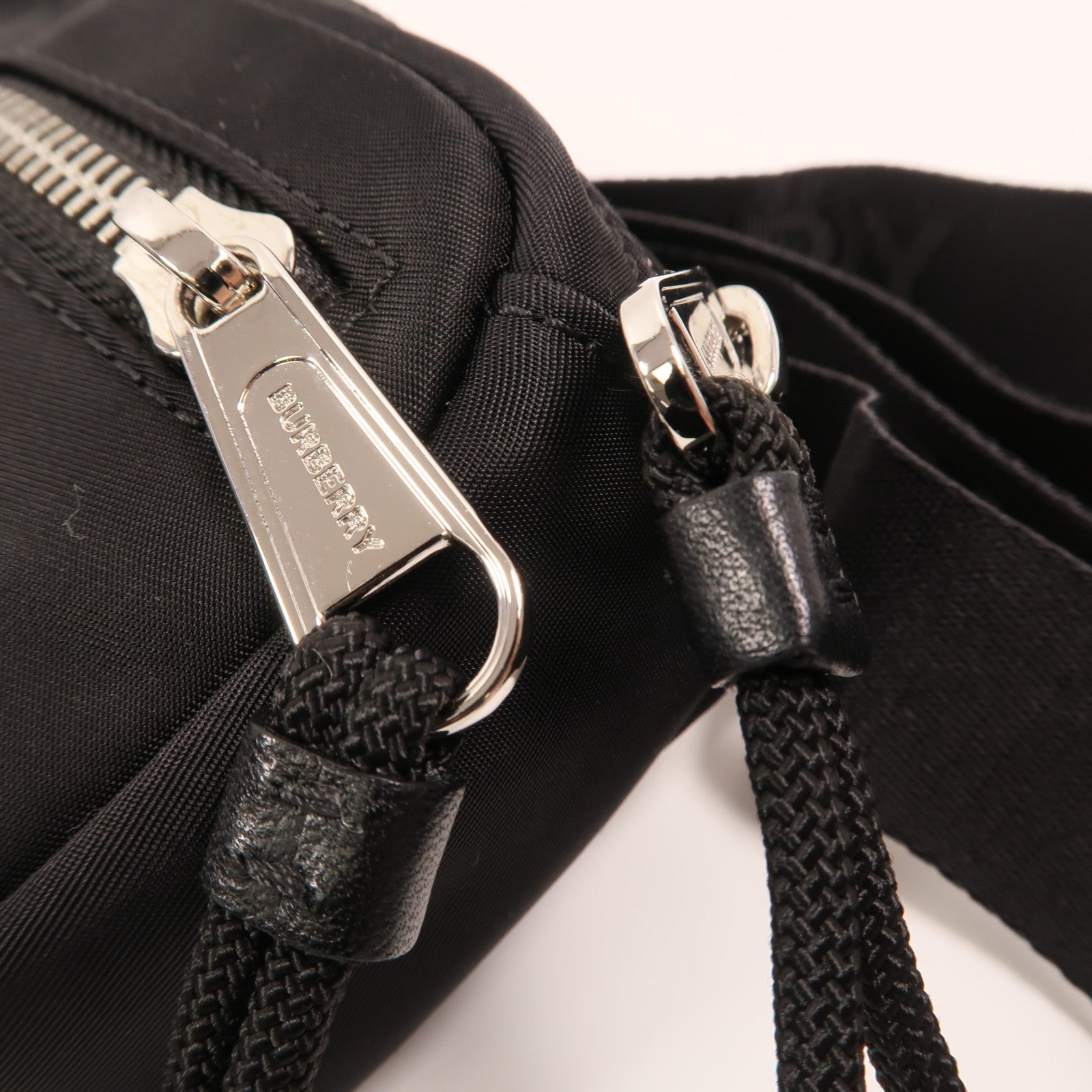 BURBERRY 尼龍Cannon Bag銀扣腰包