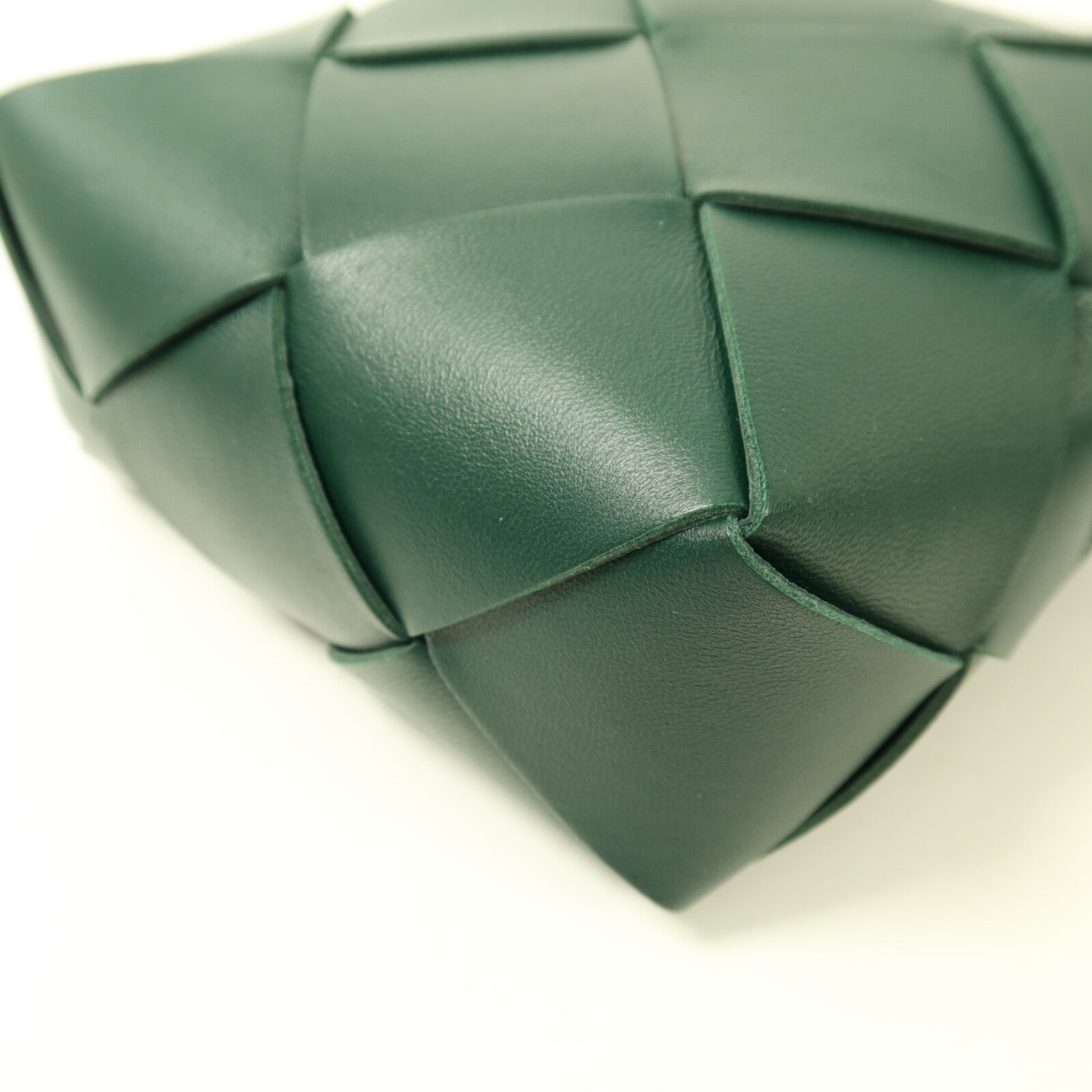 BOTTEGA VENETA 羊皮皮革Cassette Camera金扣肩背袋