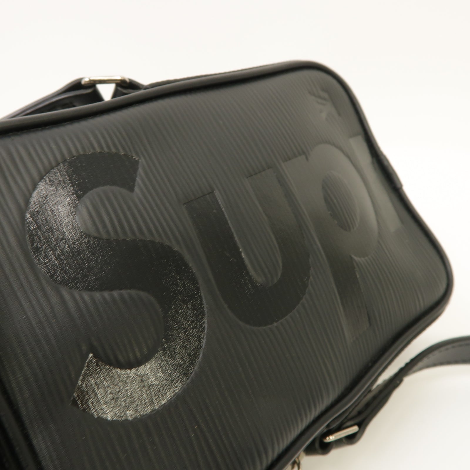 LOUIS VUITTON Epi LV X Supreme Danube PPM銀扣肩背袋黑色