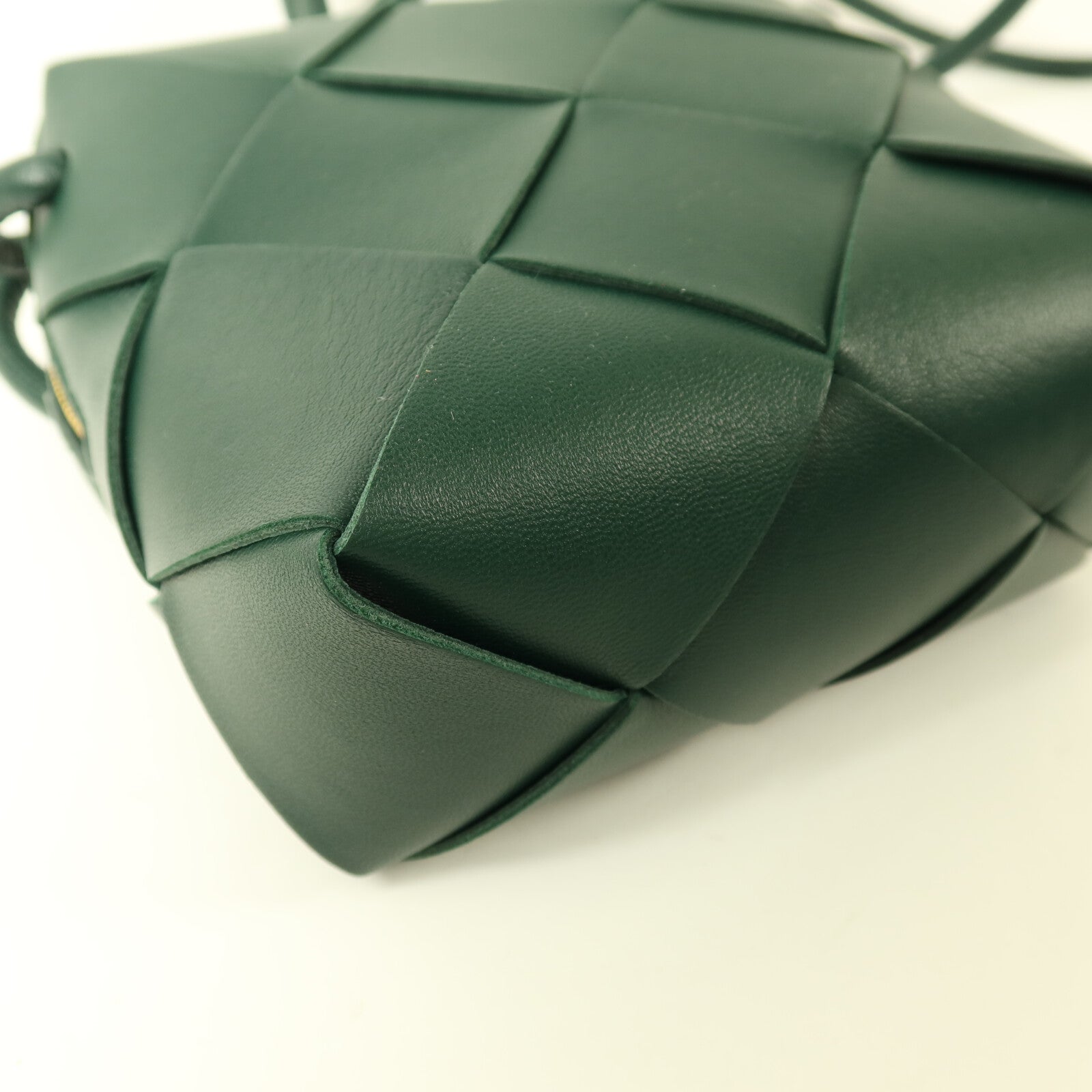 BOTTEGA VENETA 羊皮皮革Cassette Camera金扣肩背袋
