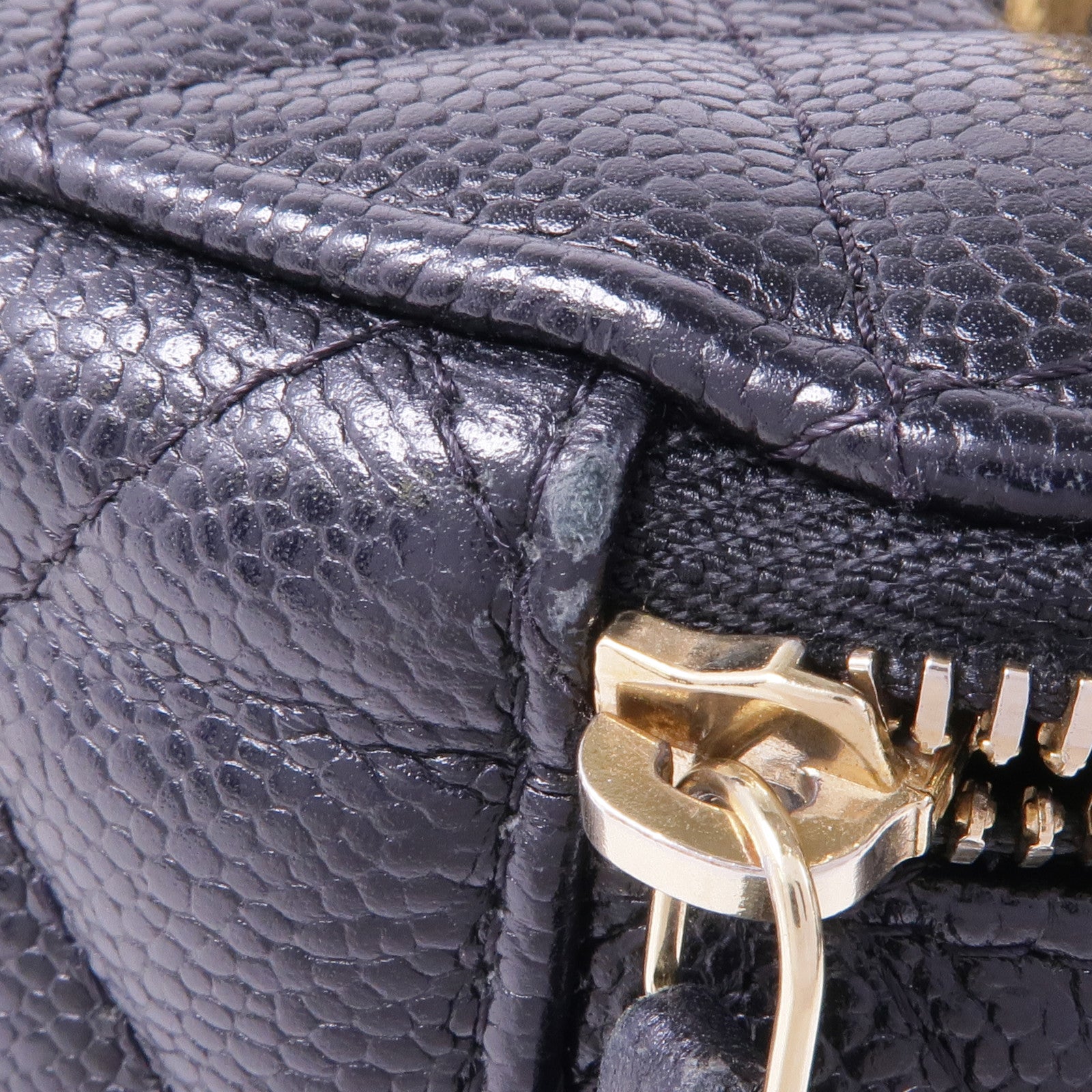 CHANEL 牛皮皮革Vanity Case金扣鏈帶肩背袋