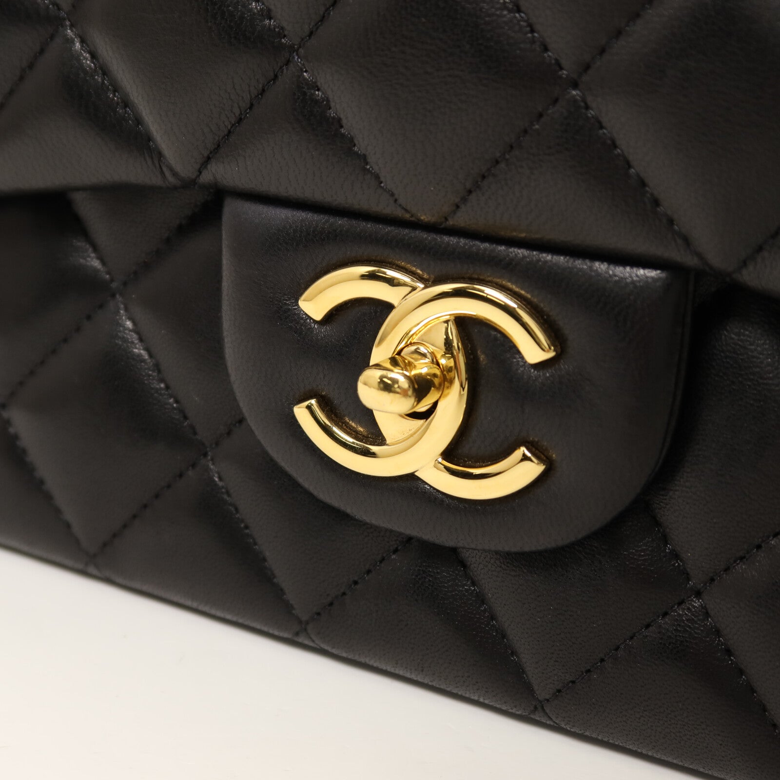 CHANEL 羊皮皮革Maxi Classic金扣鏈帶肩背袋