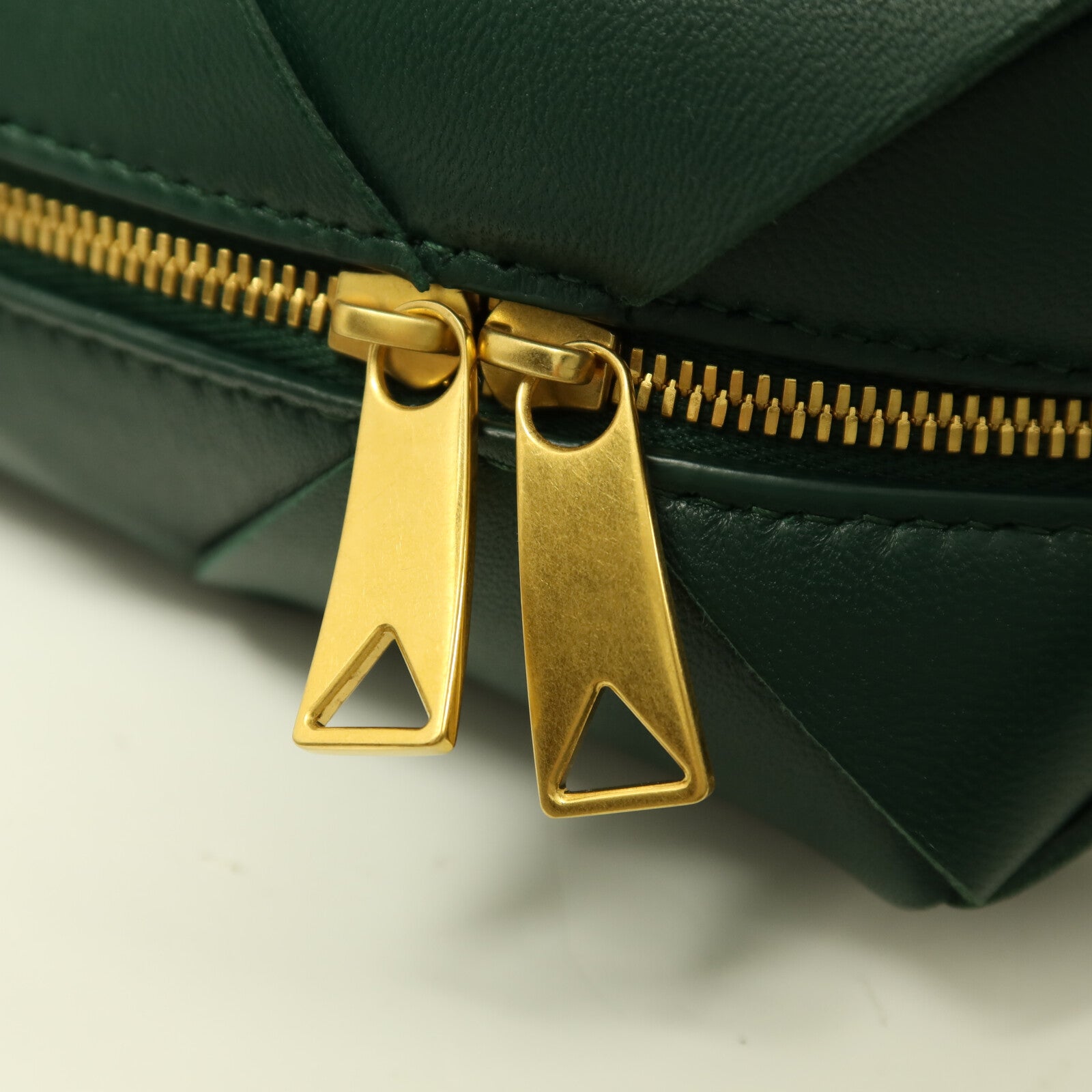 BOTTEGA VENETA 羊皮皮革Cassette Camera金扣肩背袋