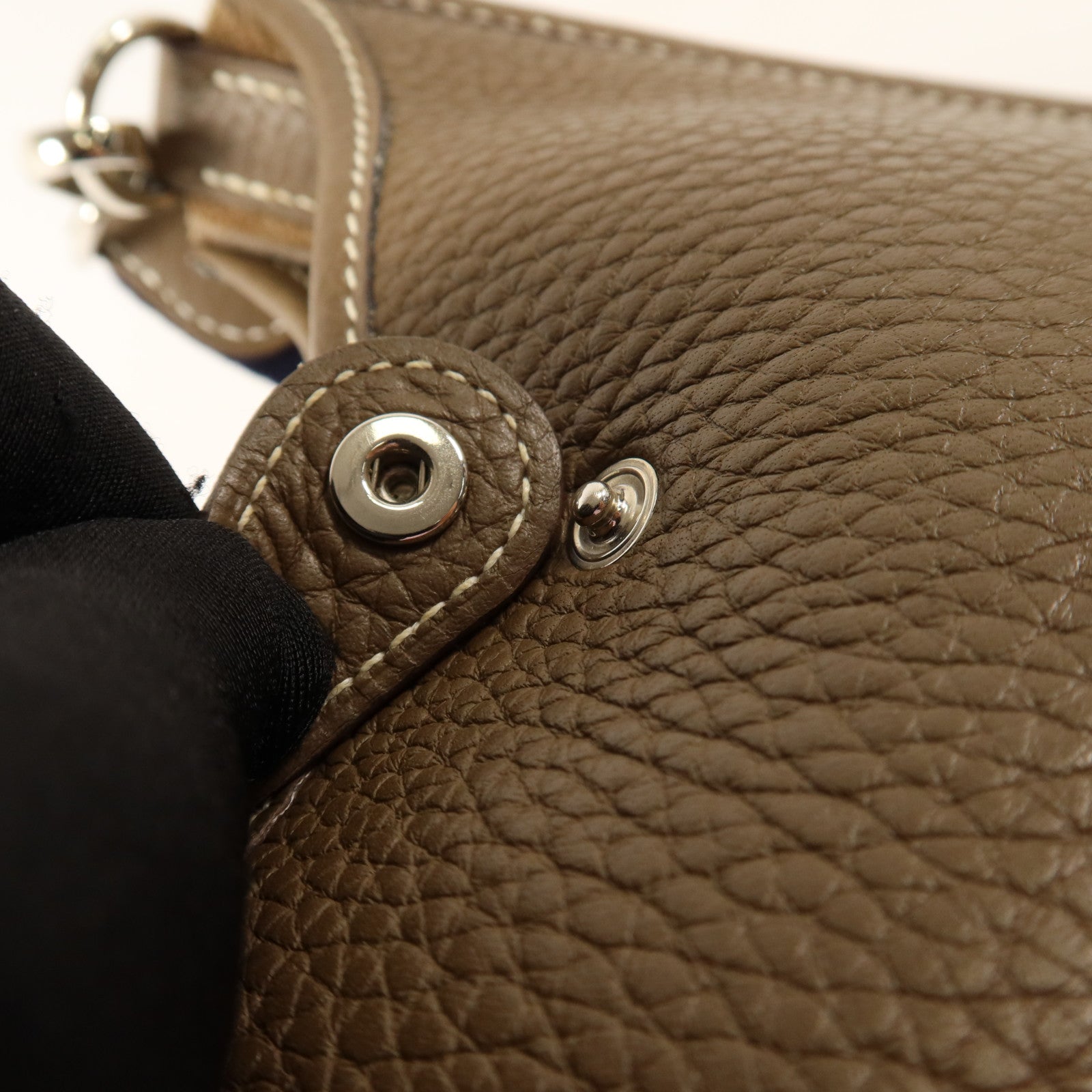 HERMES Clemence皮革Evelyne TPM銀扣肩背袋Etoupe