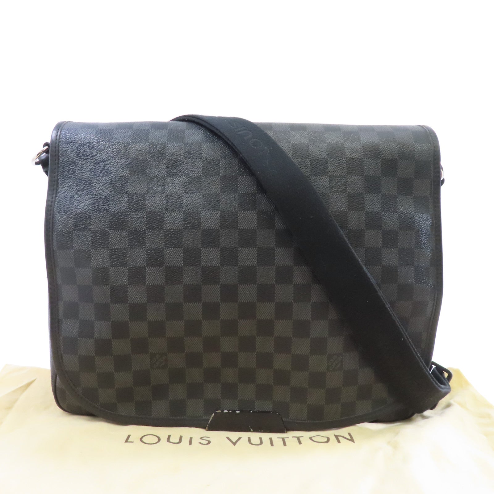 LOUIS VUITTON 【激減優惠】Damier Graphite Daniel GM銀扣肩背袋黑色/灰色