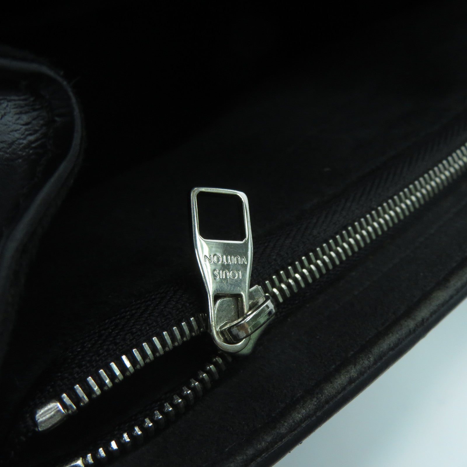 LOUIS VUITTON Epi Cluny BB銀扣手挽肩背兩用袋黑色