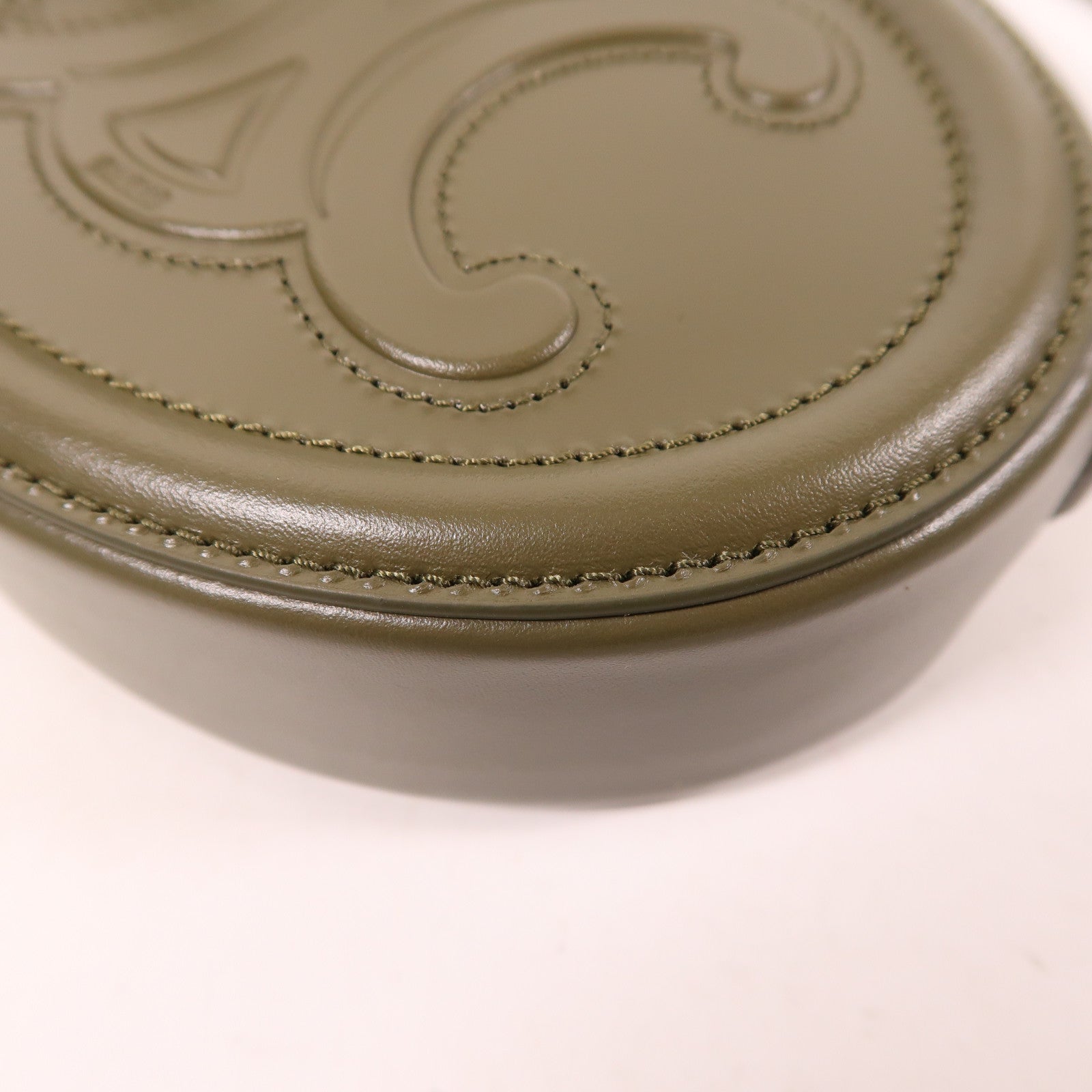 CELINE 牛皮皮革Oval金扣肩背袋