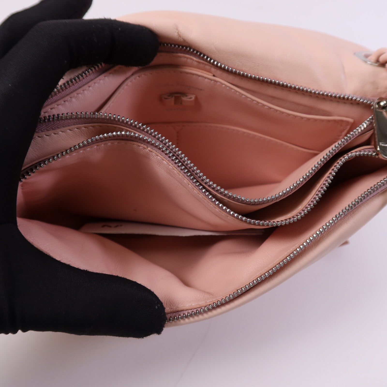 Salvatore Ferragamo 皮革Viva Bow Bag肩背袋