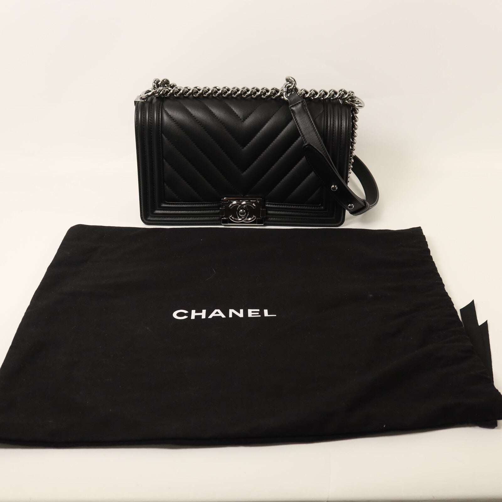 CHANEL 羊皮皮革Boy 25銀扣鏈帶肩背袋