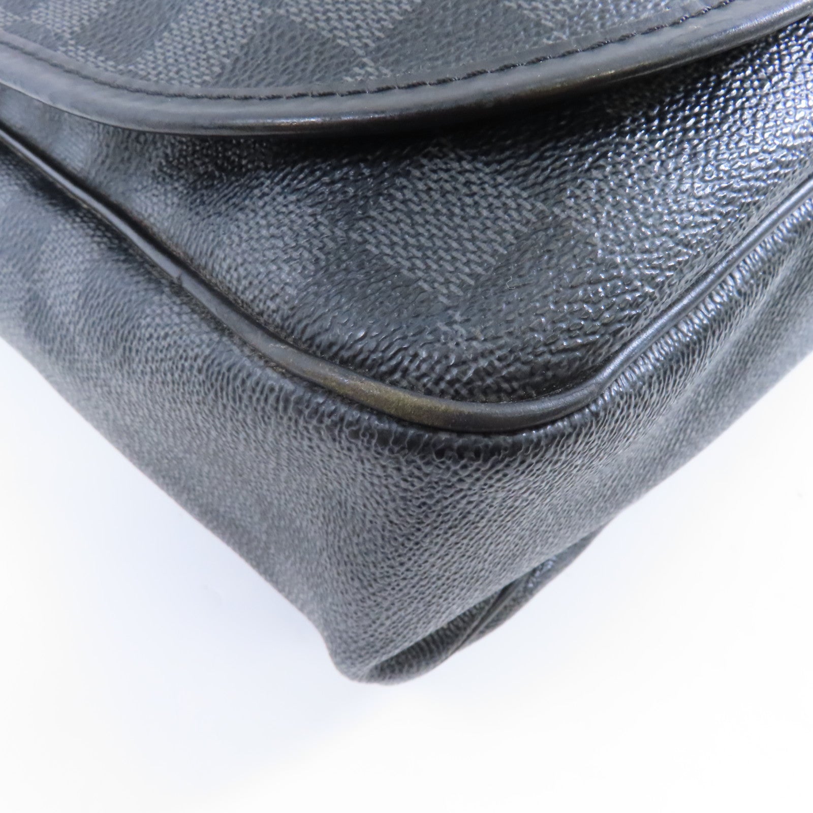 LOUIS VUITTON 【激減優惠】Damier Graphite Daniel GM銀扣肩背袋黑色/灰色