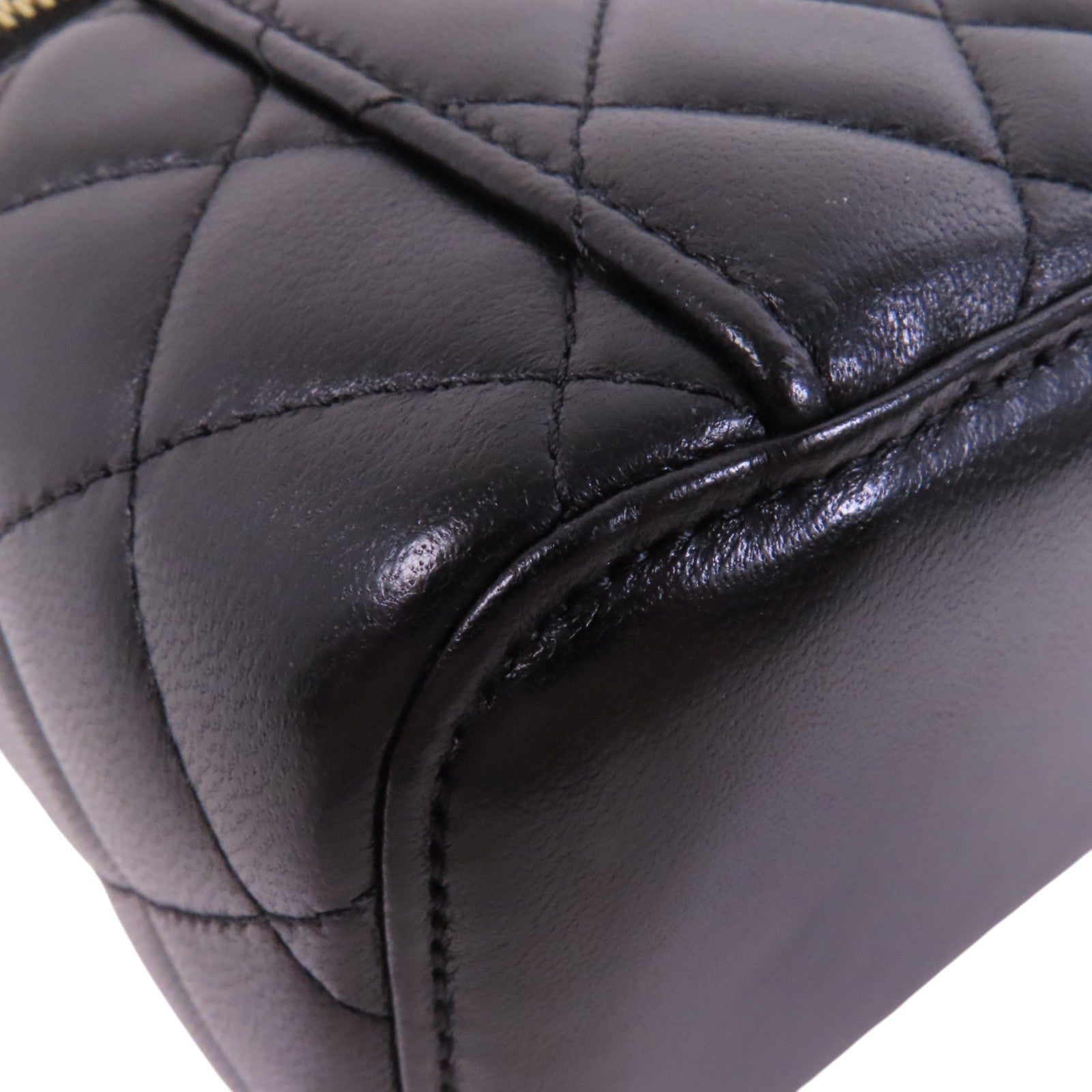 CHANEL 【激減優惠】羊皮皮革Vanity Case金扣鏈帶肩袋