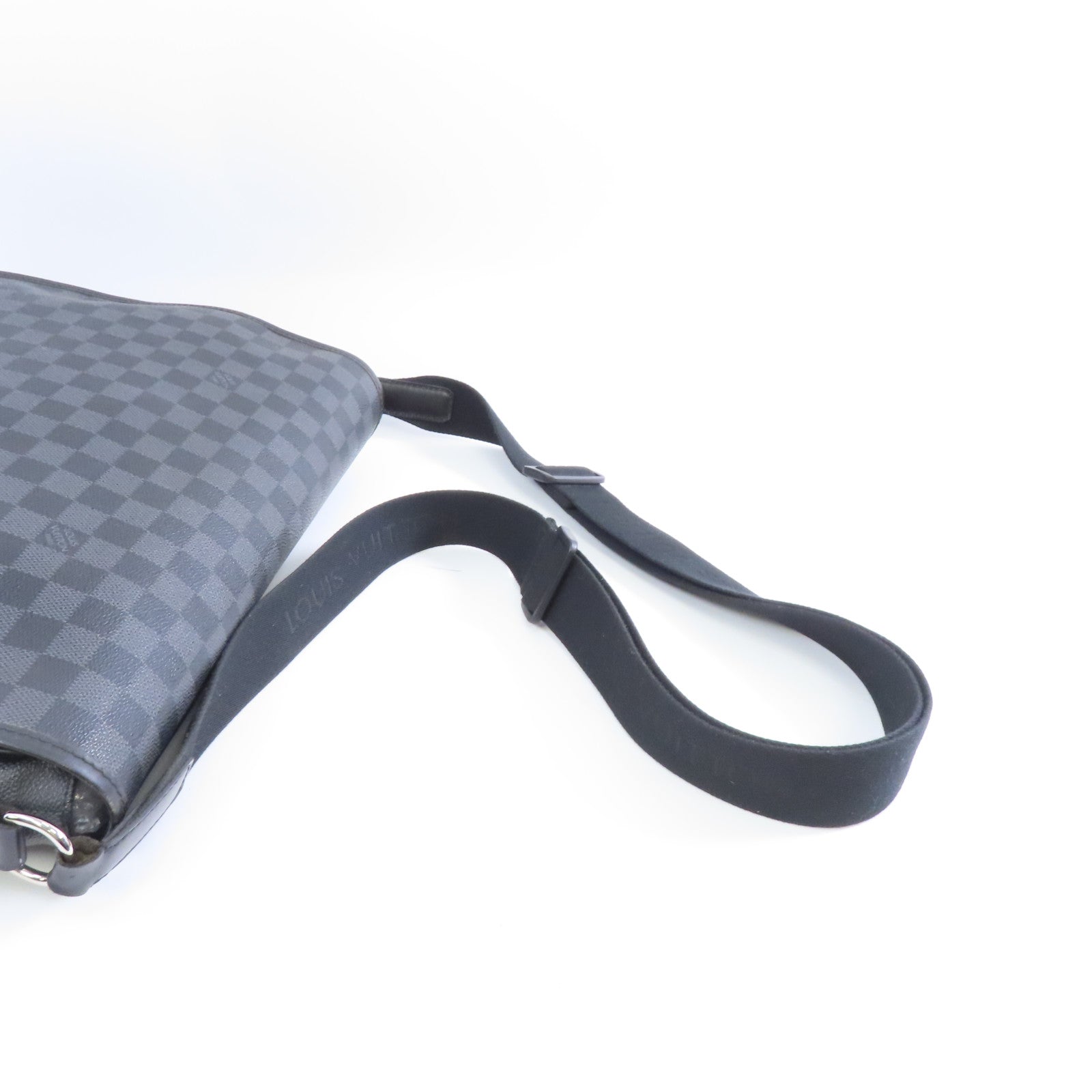 LOUIS VUITTON 【激減優惠】Damier Graphite Daniel GM銀扣肩背袋黑色/灰色