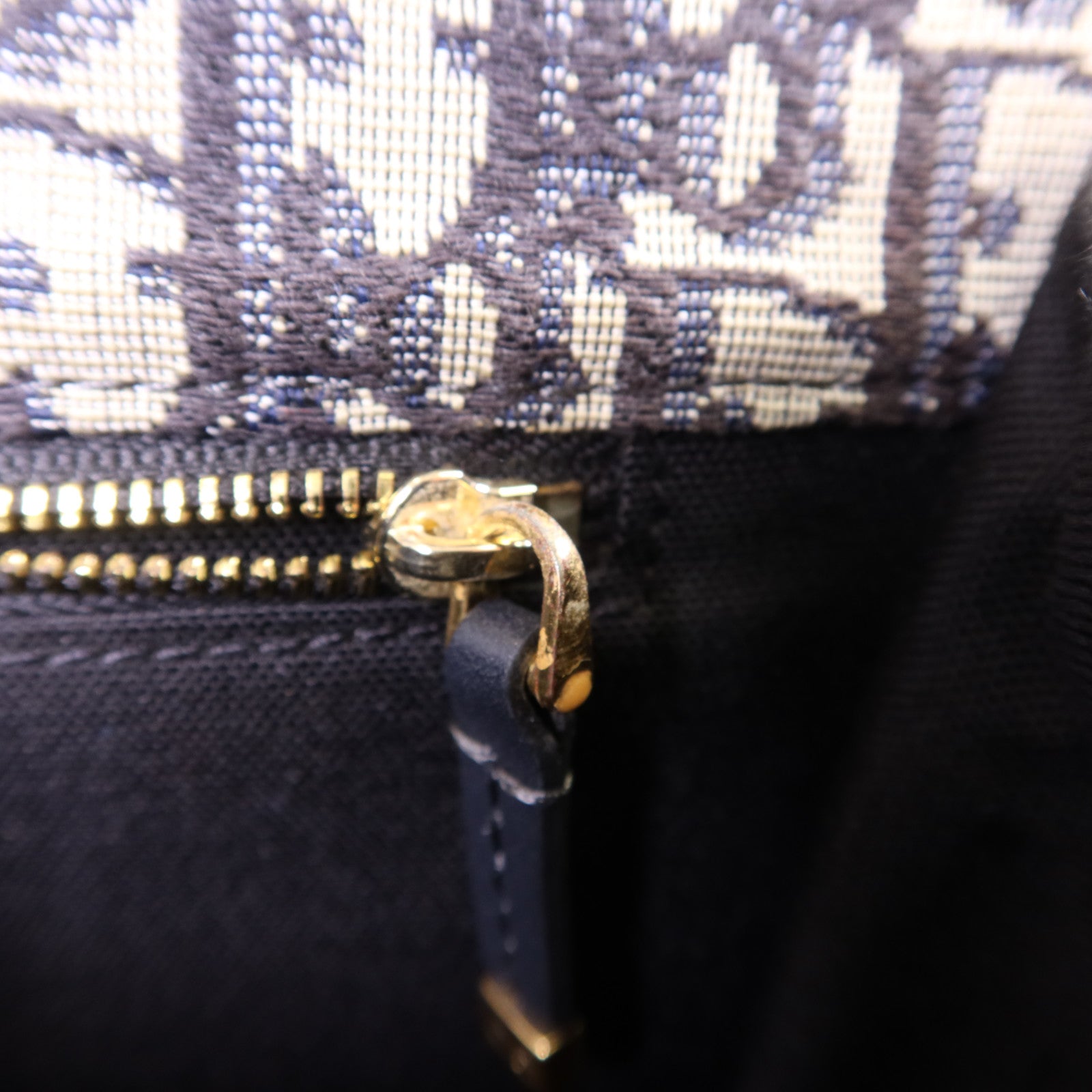 Dior 帆布Montaigne金扣肩背袋