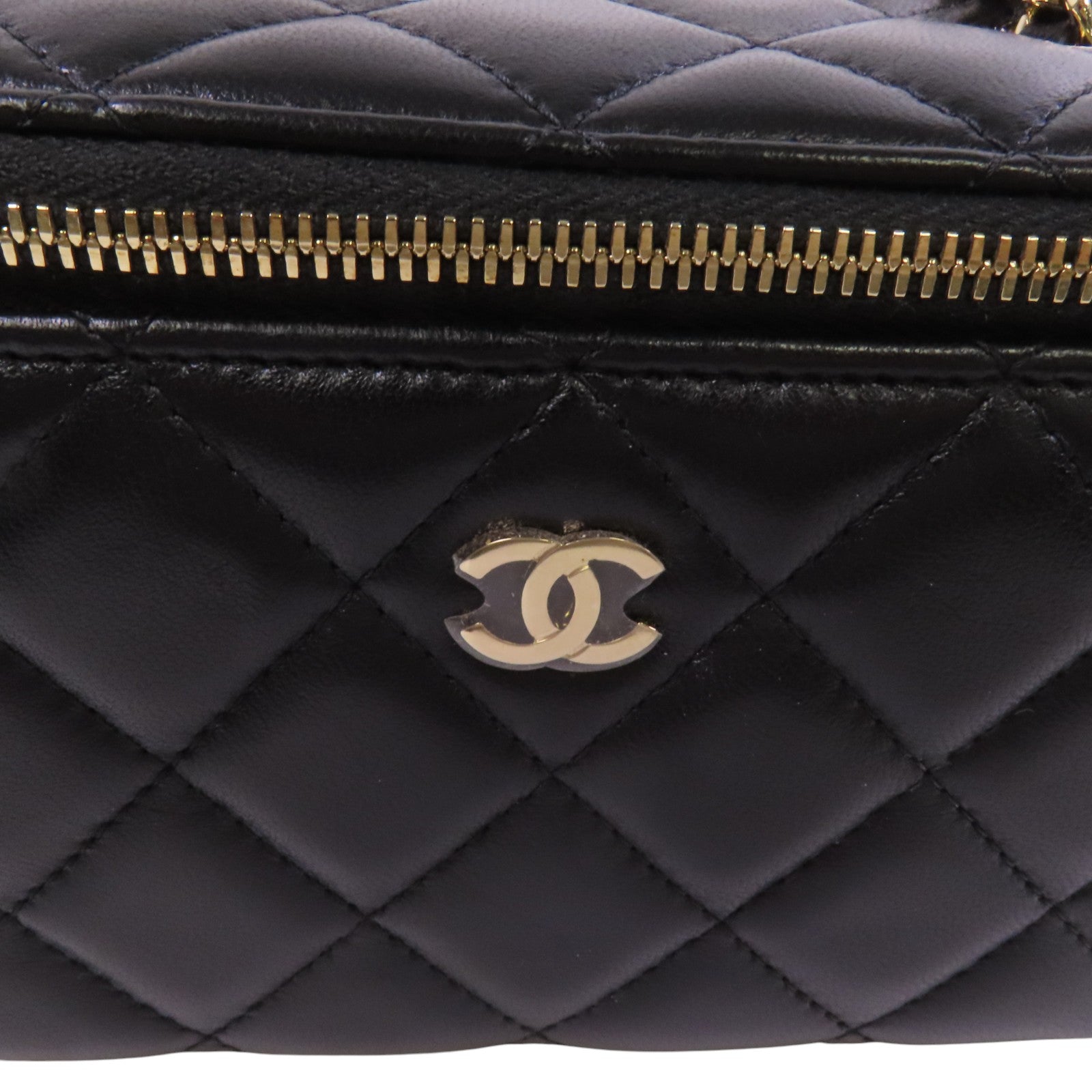 CHANEL 【激減優惠】羊皮皮革Vanity Case金扣鏈帶肩袋