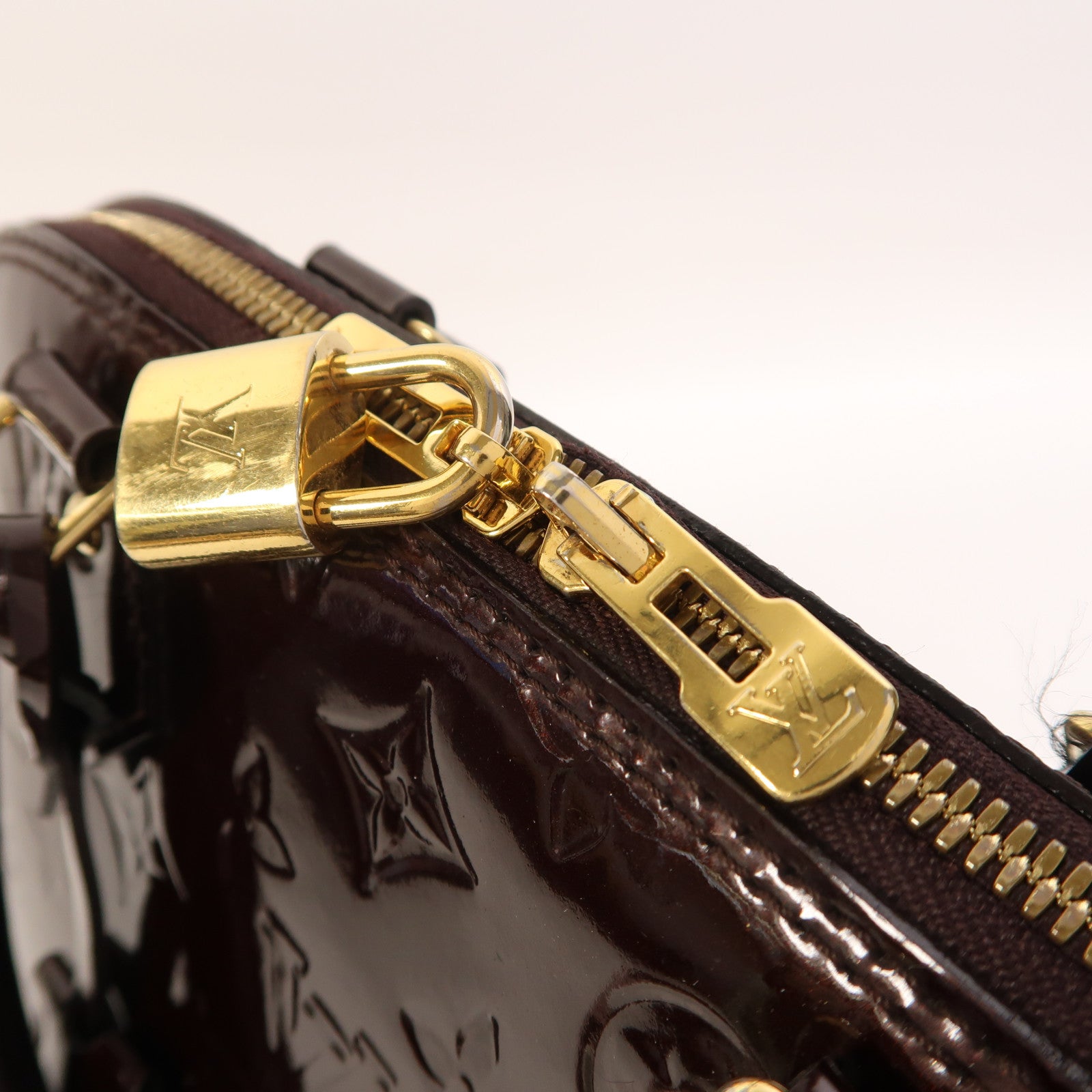 LOUIS VUITTON Monogram Vernis Alma PM金扣手挽袋