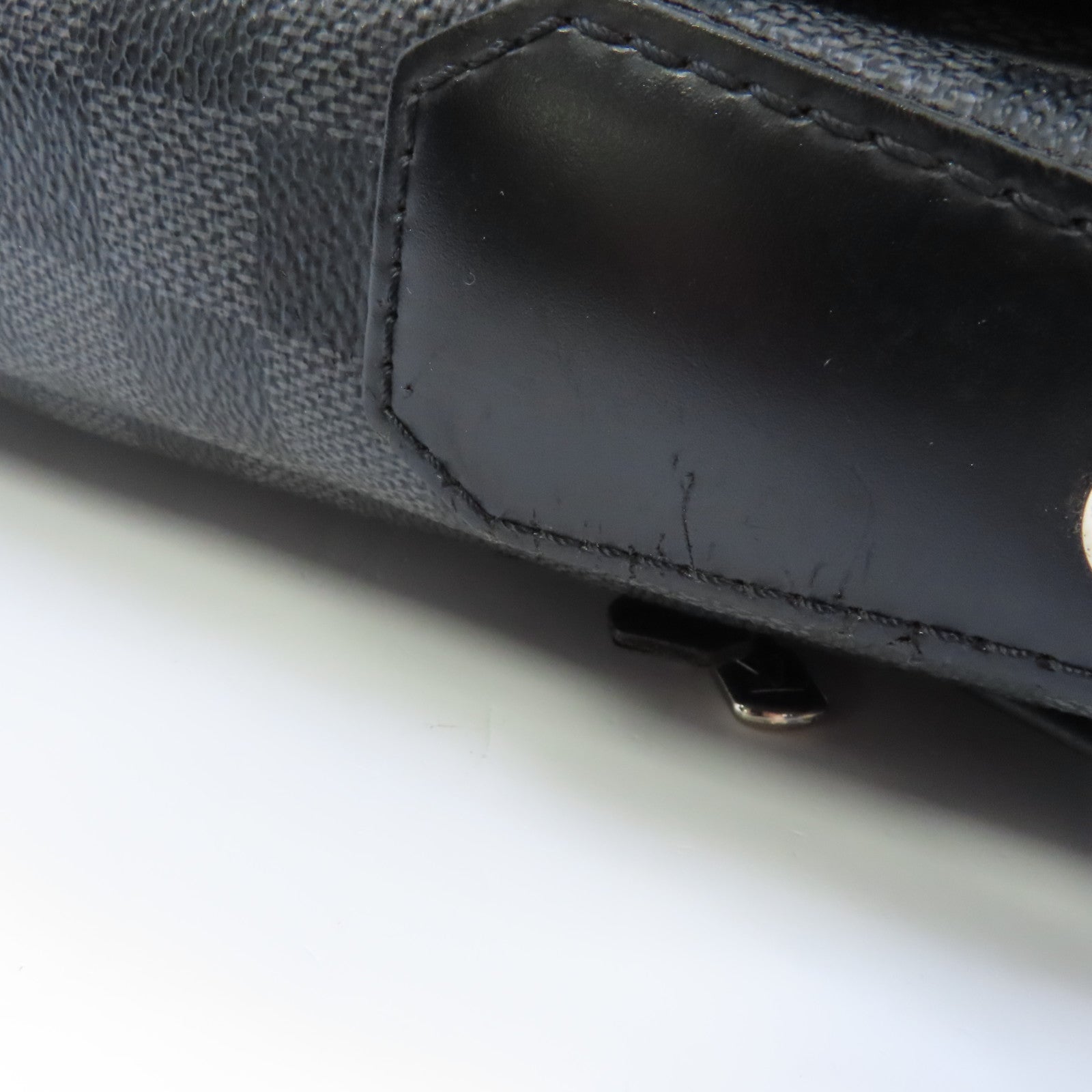 LOUIS VUITTON 【激減優惠】Damier Graphite Daniel GM銀扣肩背袋黑色/灰色