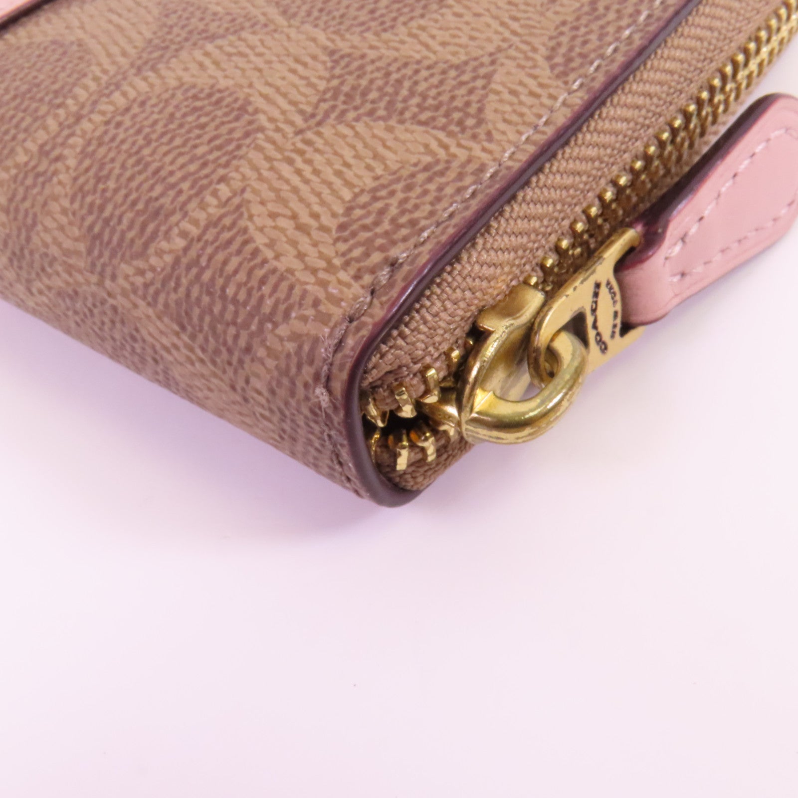 COACH 塗層帆布/牛皮皮革Zip Long Wallet金扣拉鏈長錢包