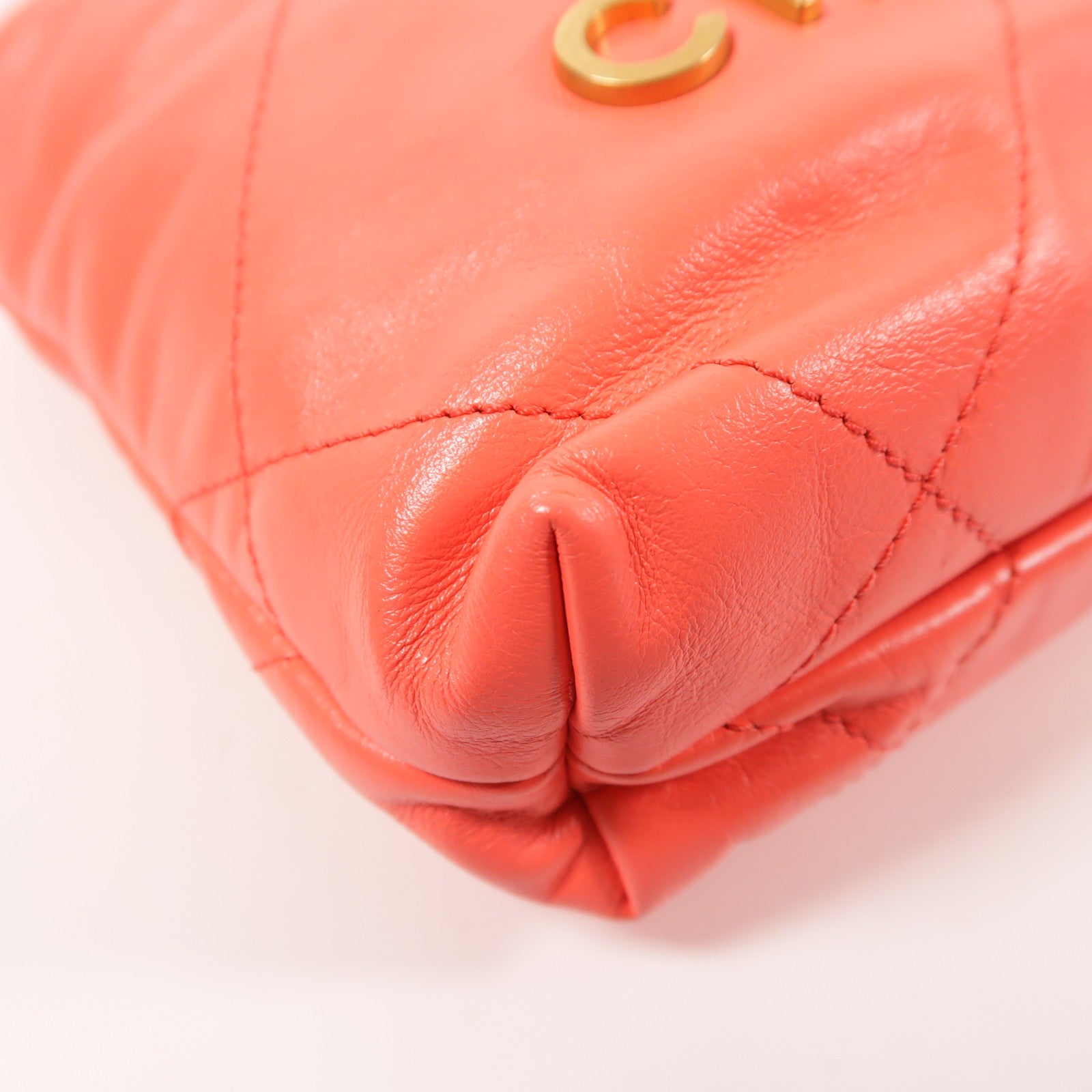 CHANEL 【激減優惠】牛皮皮革Chanel 22金扣鏈帶肩背袋