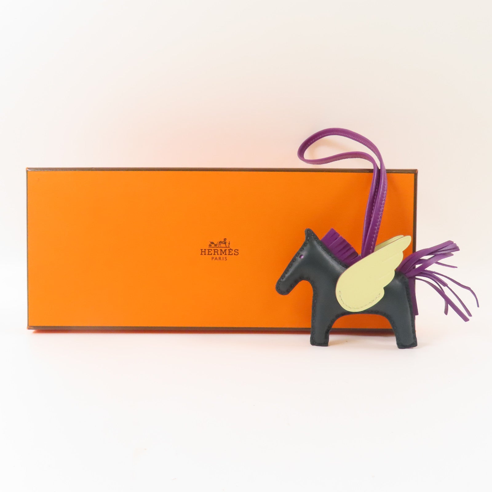 HERMES Swift皮革Rodeo Pegase PM掛飾 綠色/紫色/白色