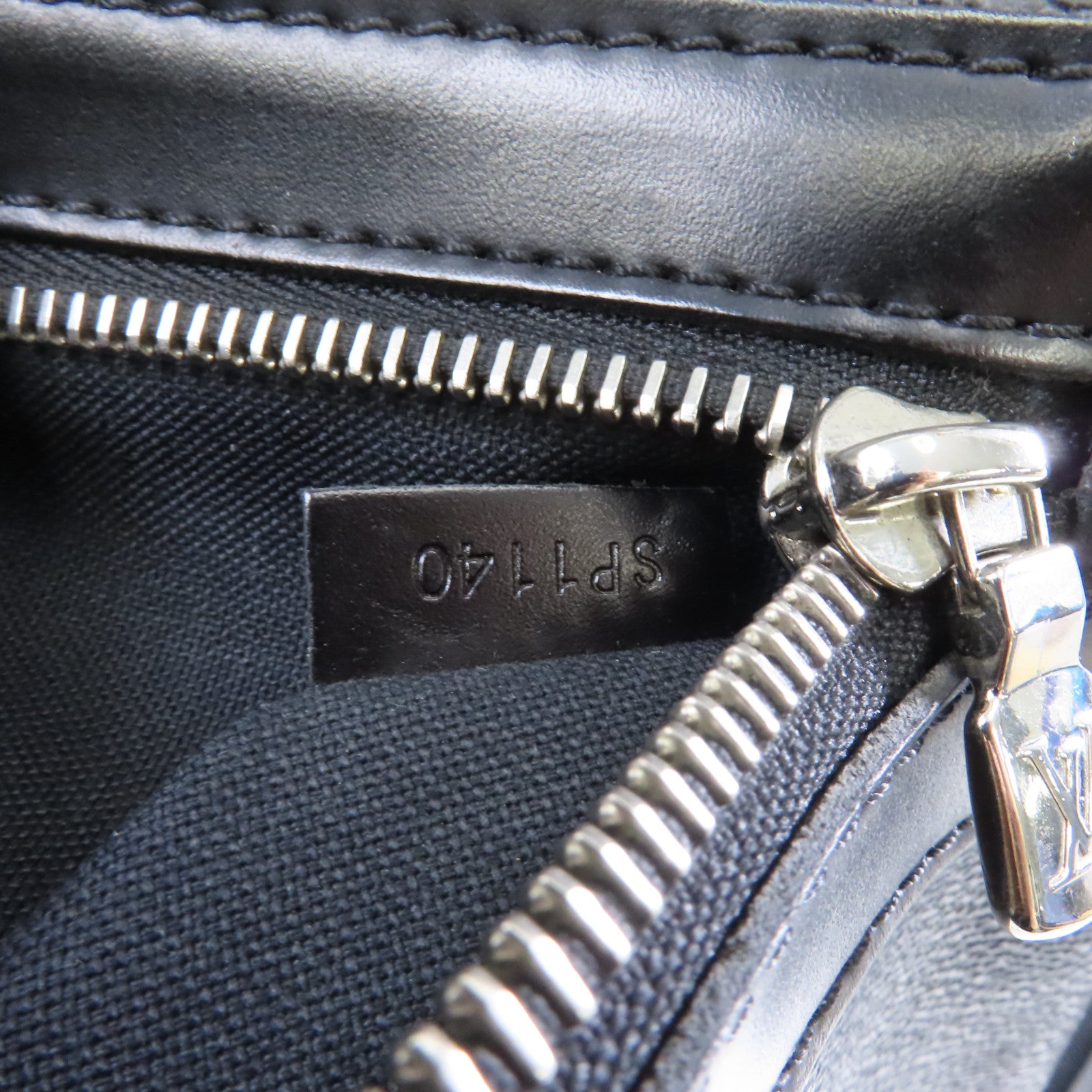 LOUIS VUITTON 【激減優惠】Damier Graphite Daniel GM銀扣肩背袋黑色/灰色