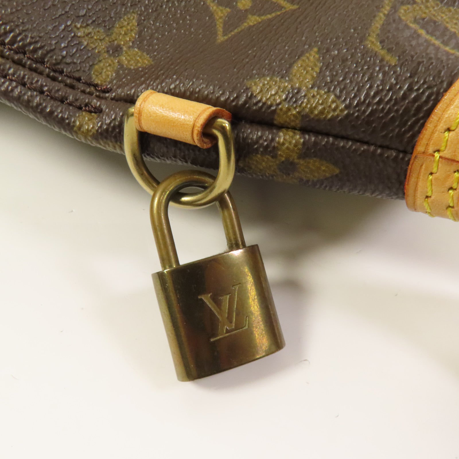 LOUIS VUITTON Monogram Lockit Horizontal Hand Bag金扣手挽袋