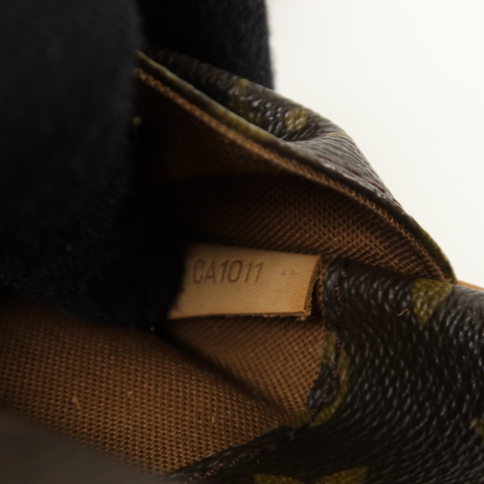 LOUIS VUITTON Monogram Pochette Gange肩背袋