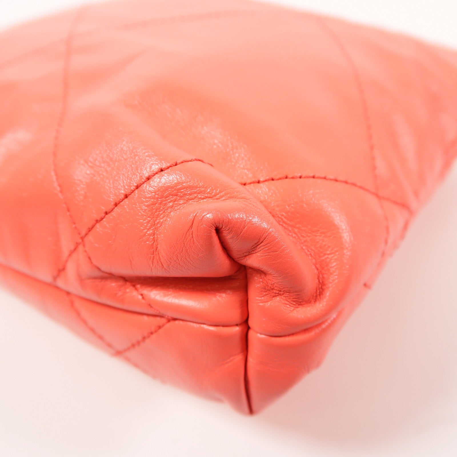 CHANEL 牛皮皮革Chanel 22金扣鏈帶肩背袋