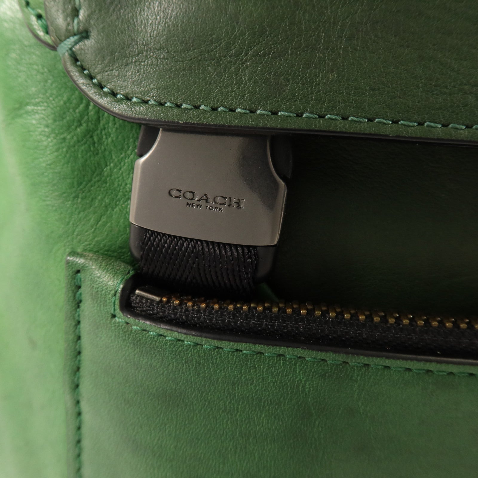 COACH 牛皮皮革Rucksack銀扣背包