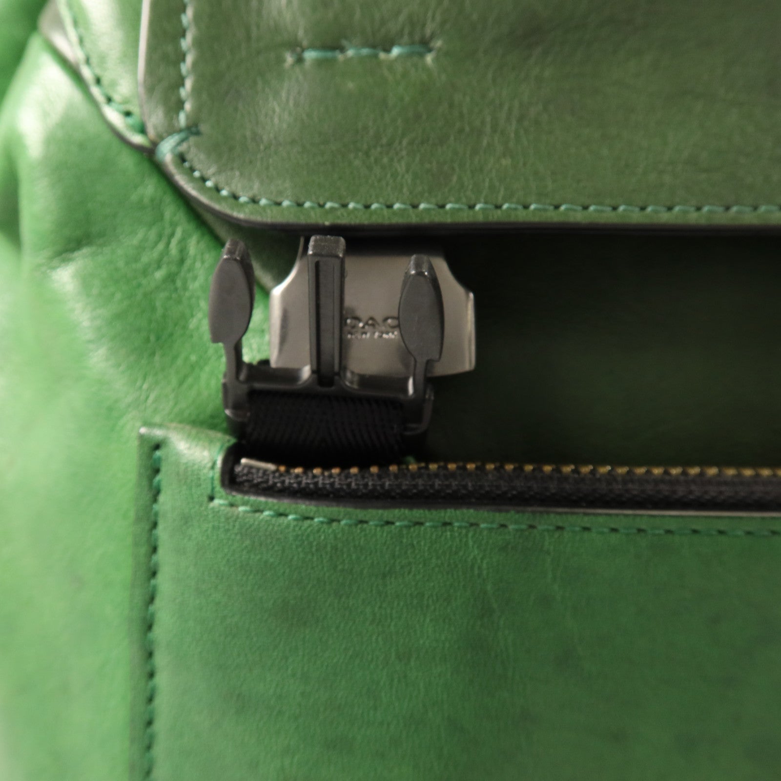 COACH 牛皮皮革Rucksack銀扣背包
