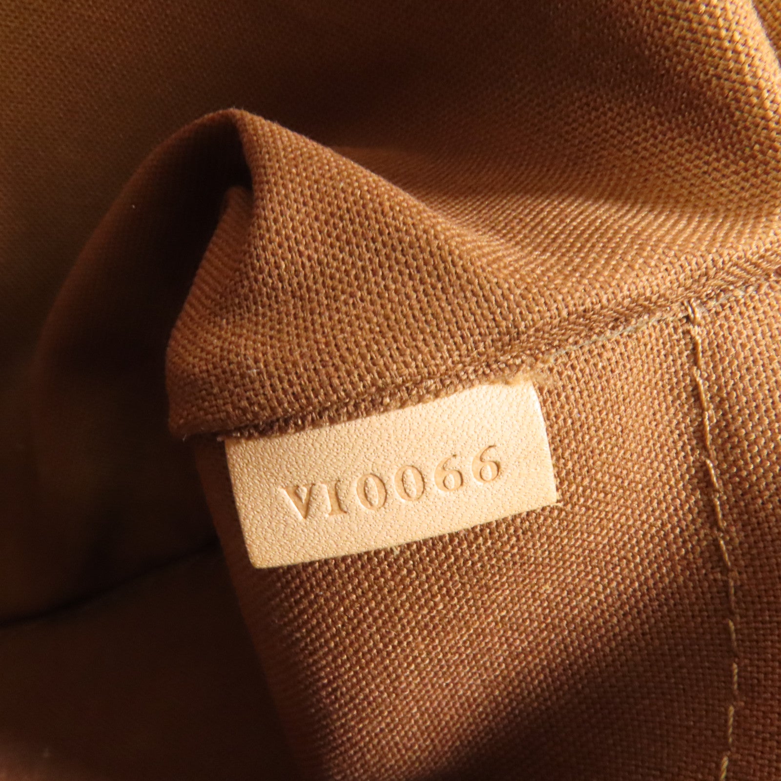 LOUIS VUITTON Monogram Lockit Horizontal Hand Bag金扣手挽袋