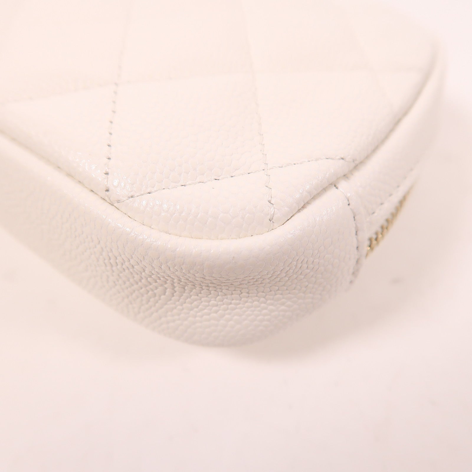 CHANEL 牛皮皮革Pouch金扣手拿包