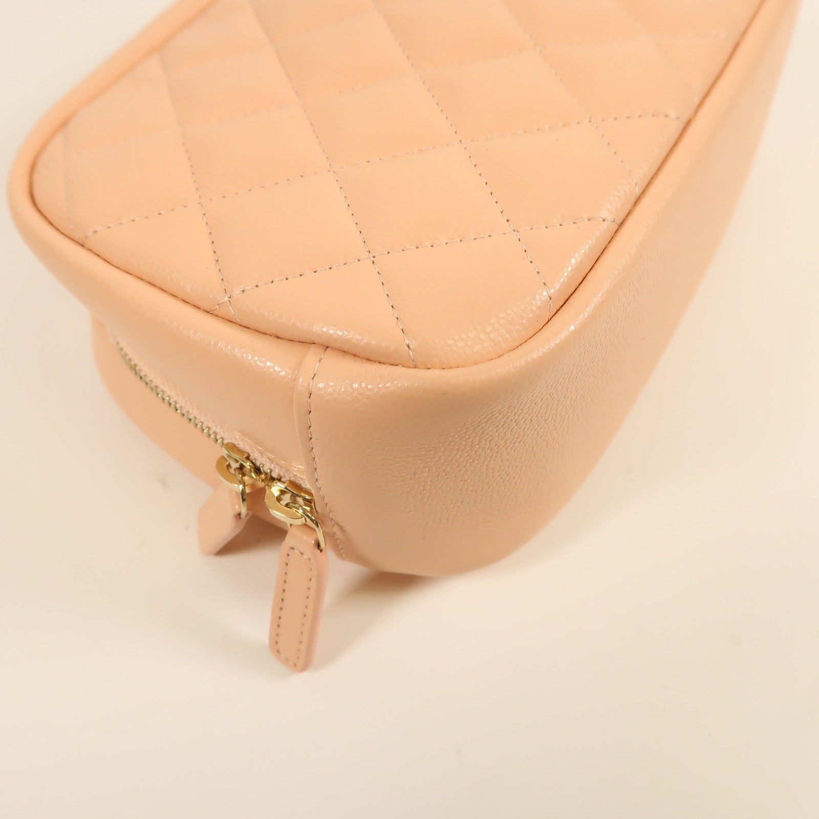 CHANEL 【激減優惠】牛皮皮革Cosmetic Pouch金扣化妝袋