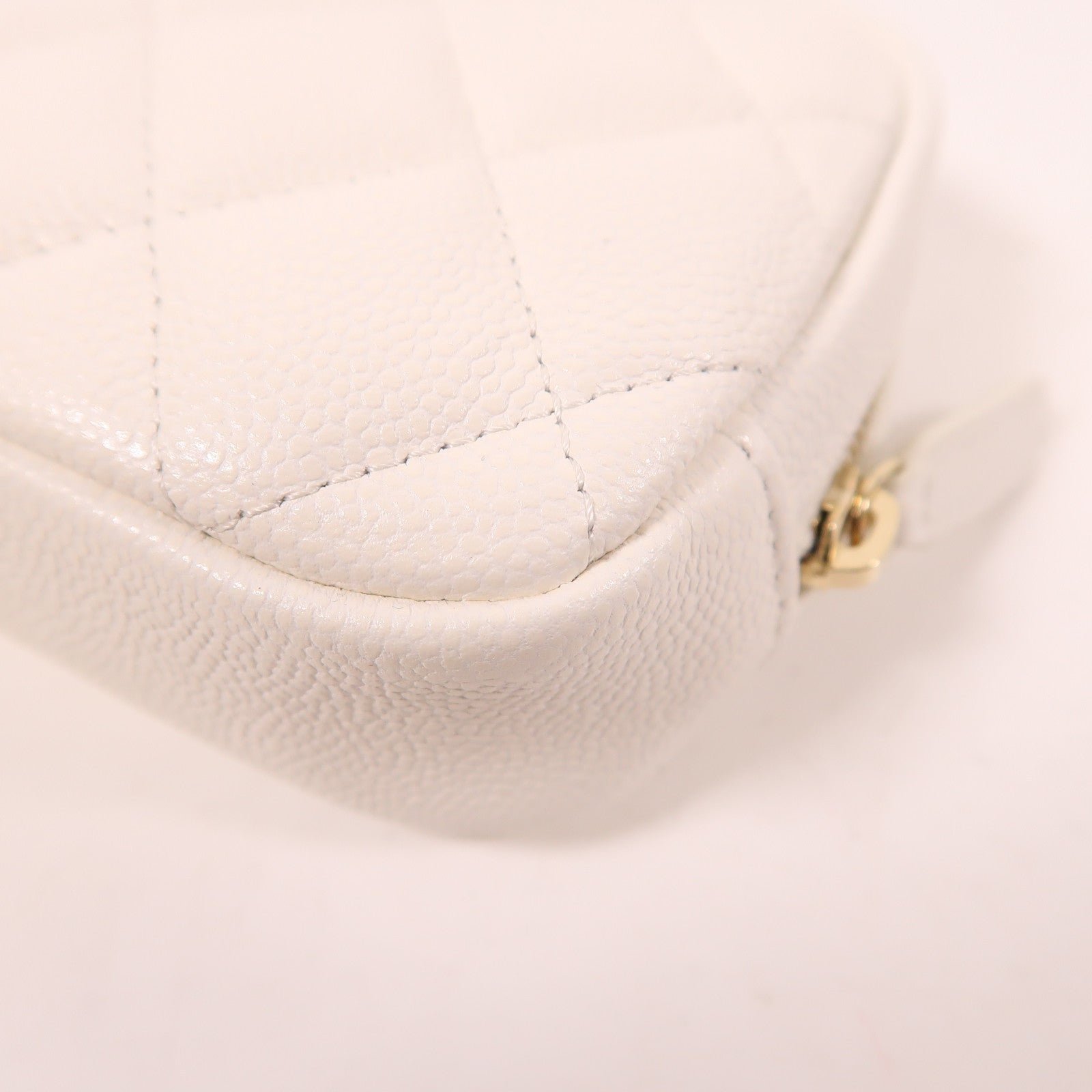 CHANEL 牛皮皮革Pouch金扣手拿包