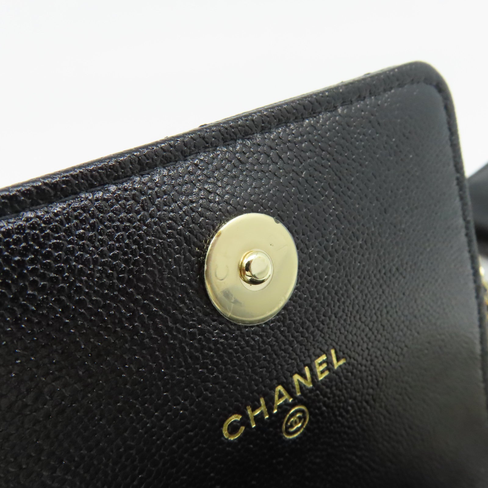 CHANEL 菱格Caviar皮革Phone And Airpods Case金扣鏈帶手機/耳機袋黑色