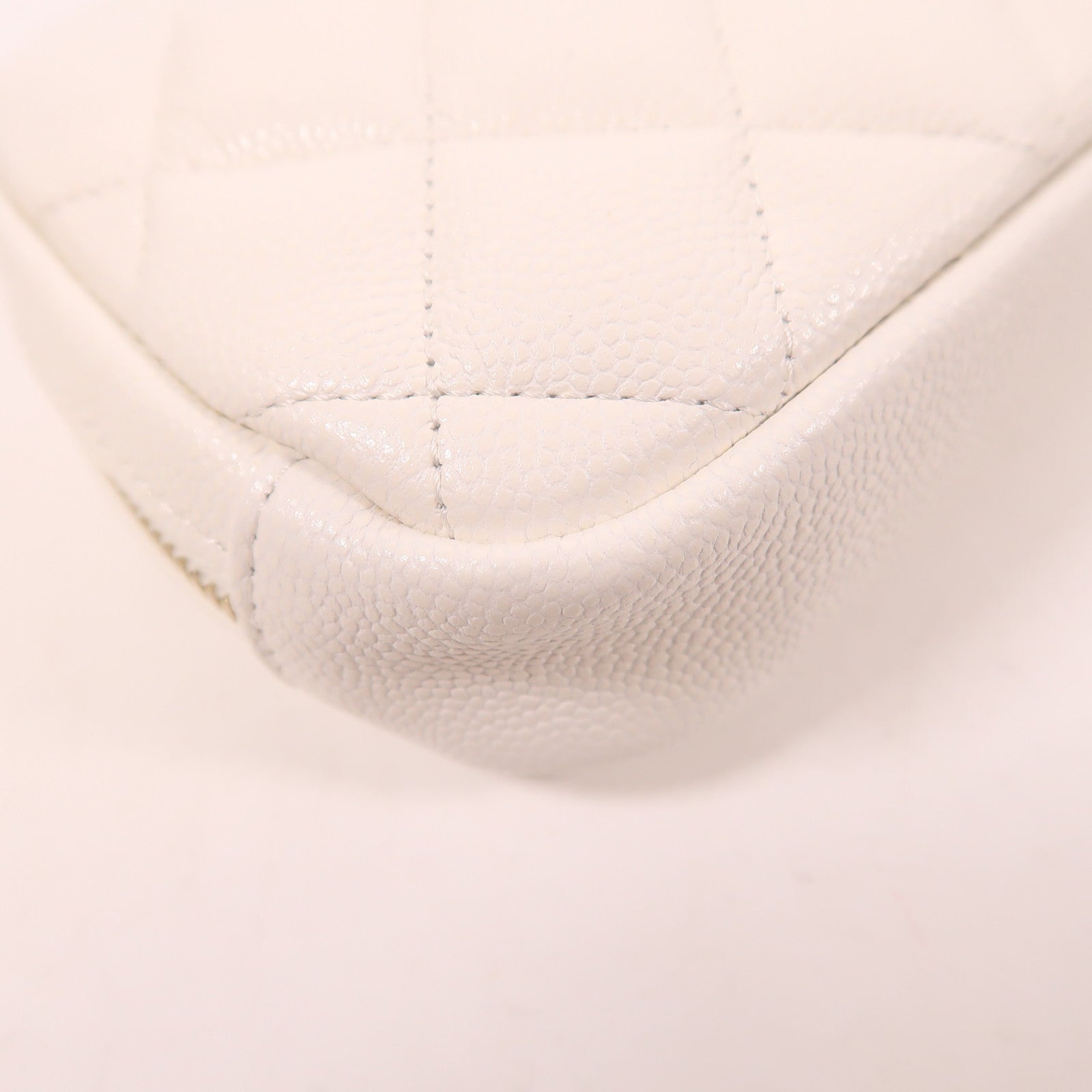 CHANEL 牛皮皮革Pouch金扣手拿包