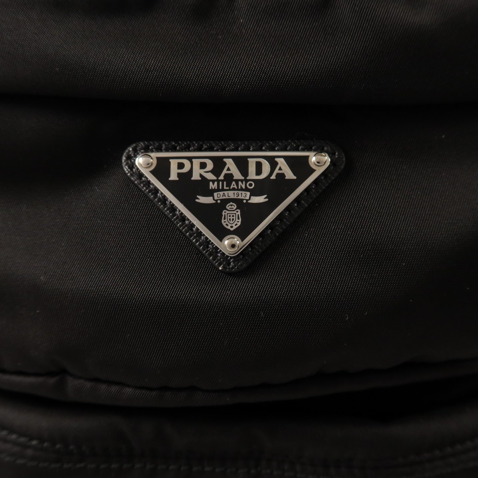PRADA 尼龍Backpack銀扣背包