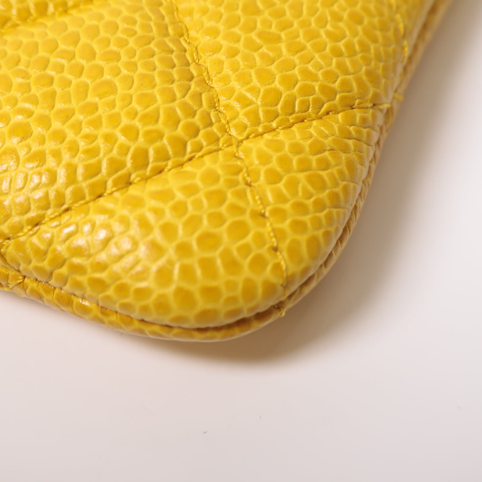 CHANEL 【激減優惠】菱格Caviar皮革Clutch Bag金扣手拿包黃色