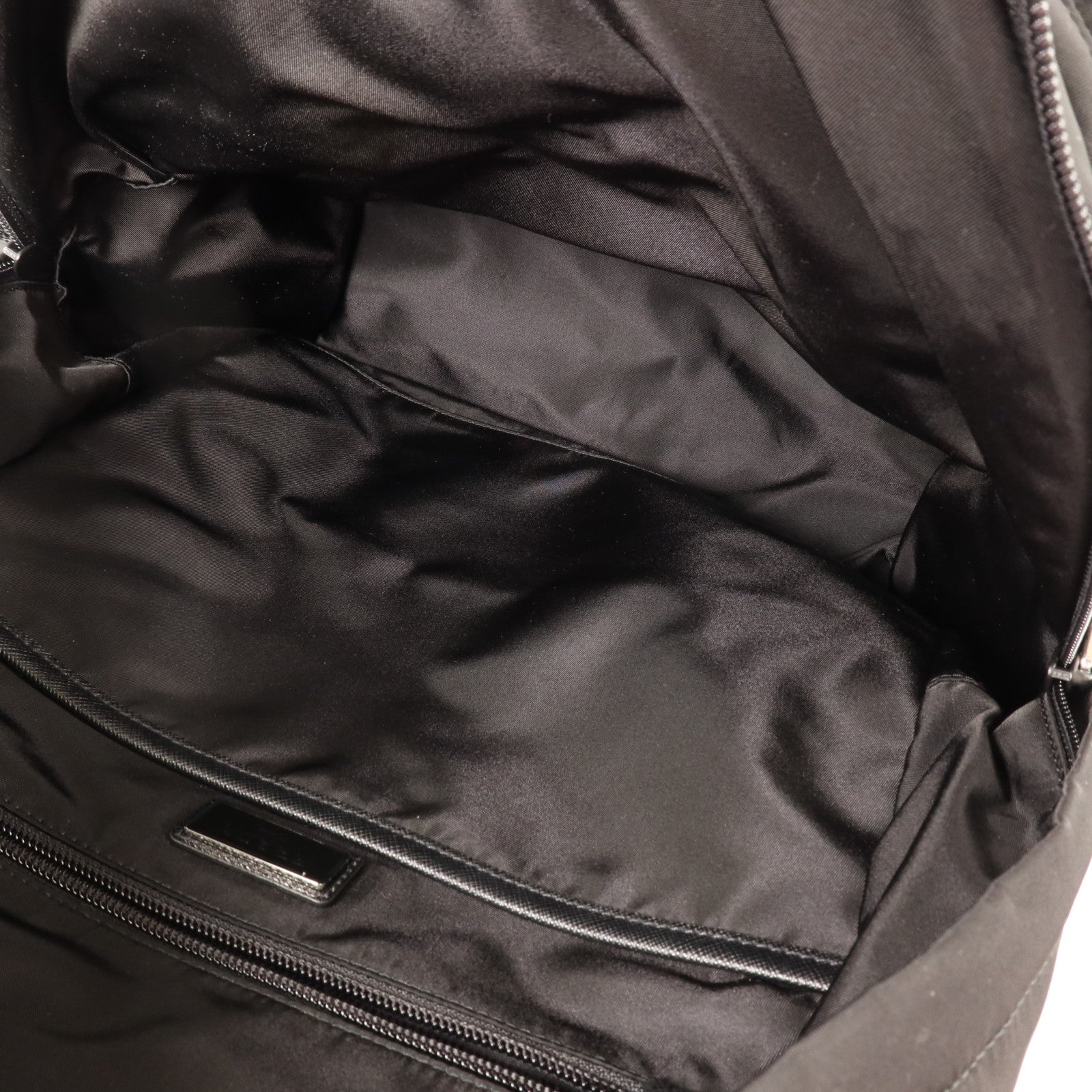 PRADA 尼龍Backpack銀扣背包