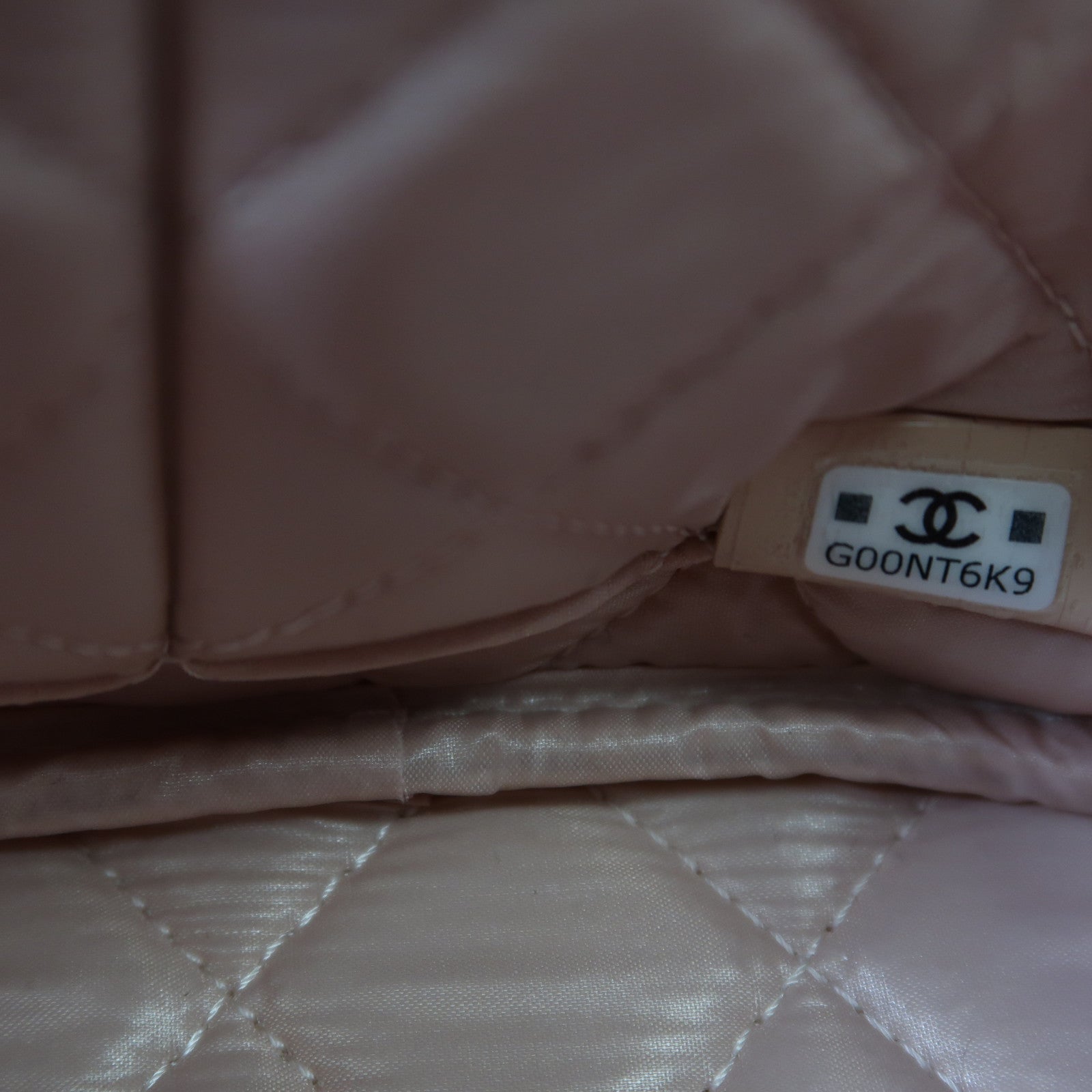 CHANEL 【激減優惠】牛皮皮革Cosmetic Pouch金扣化妝袋