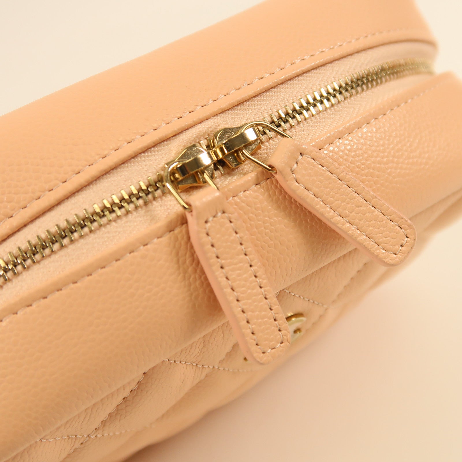 CHANEL 牛皮皮革Cosmetic Pouch金扣化妝袋