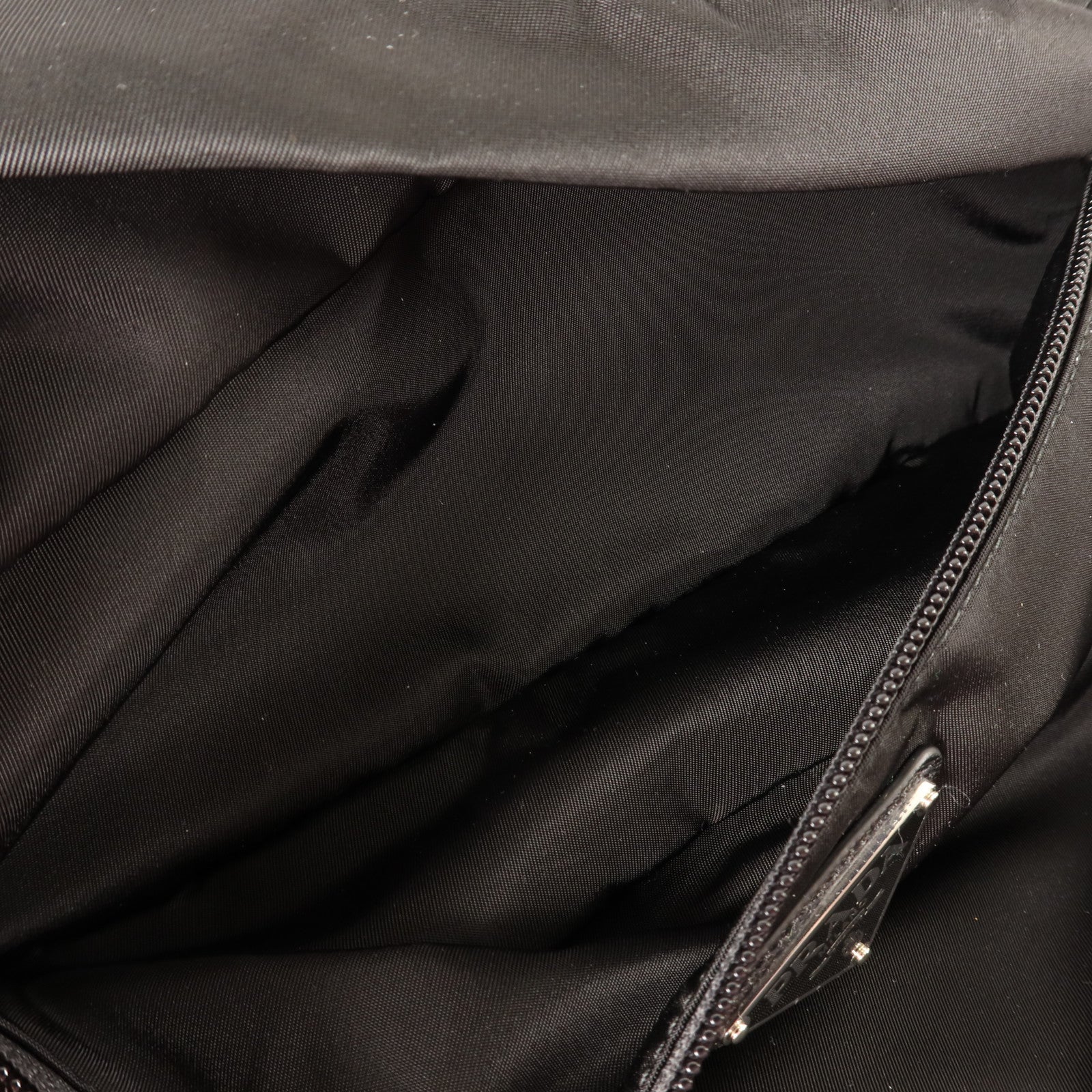 PRADA 尼龍Backpack銀扣背包