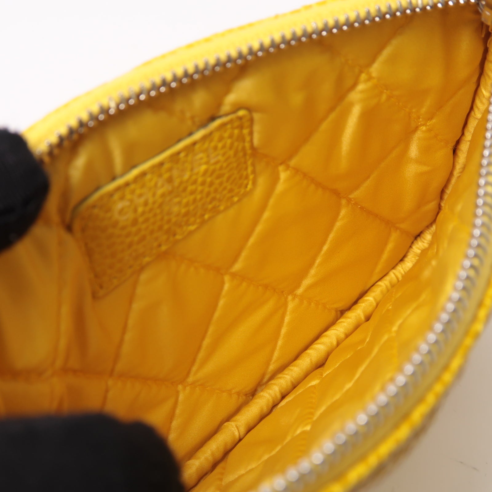 CHANEL 【激減優惠】菱格Caviar皮革Clutch Bag金扣手拿包黃色
